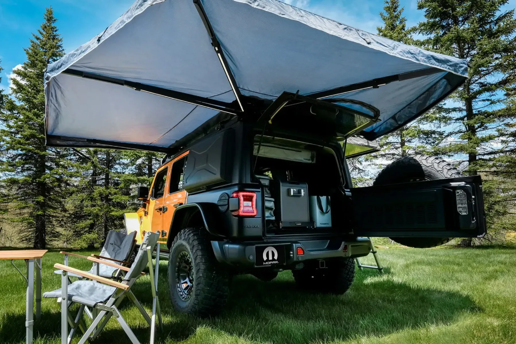Jeep Wrangler ARTT x Dometic 2025: Overland strešni šotor prihodnosti, ki vas ne bo pustil na tleh