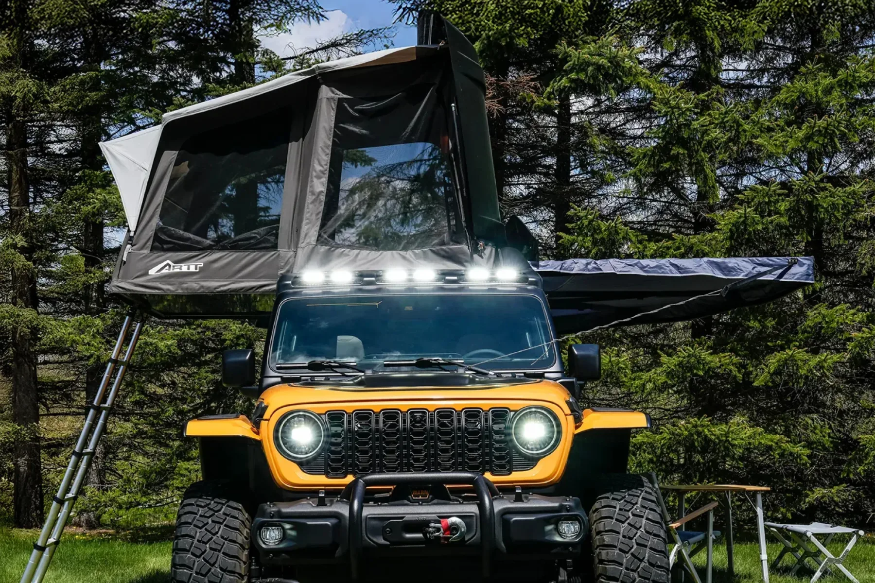 Jeep Wrangler ARTT x Dometic 2025: Overland strešni šotor prihodnosti, ki vas ne bo pustil na tleh