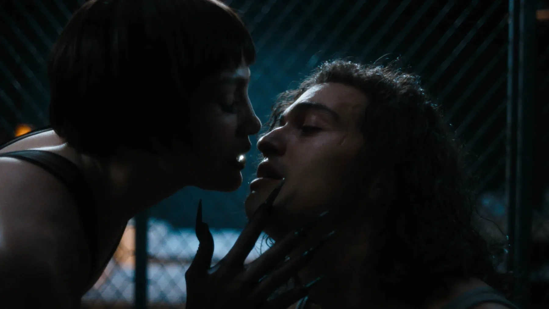 Jennifer Lopez v vlogi kot je še nismo videli: film Kiss of the Spider Woman prihaja kot glamurozna eksplozija emocij, glasbe in poguma