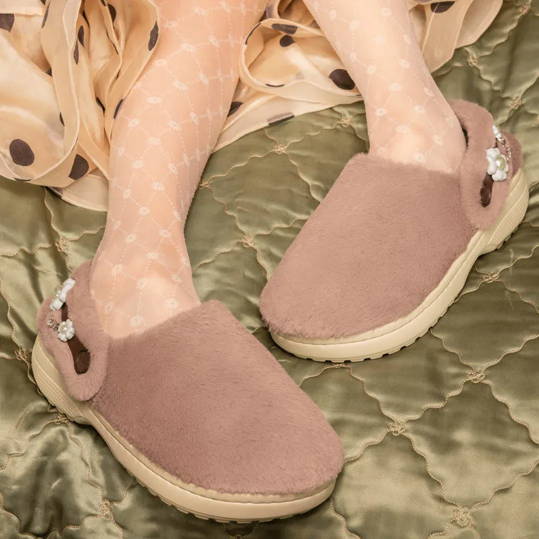 Jesenska modna napoved 2025: Crocs Classic Unfurgettable Clog je obutev, ki bo prevladovala to sezono