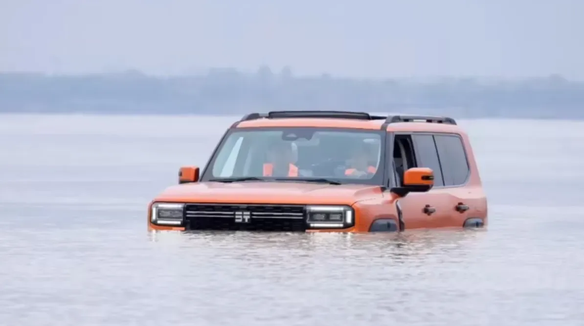 Jetour Zongheng G700: Kitajski SUV, ki je preplaval Jangce in (skoraj) postal rečni delfin