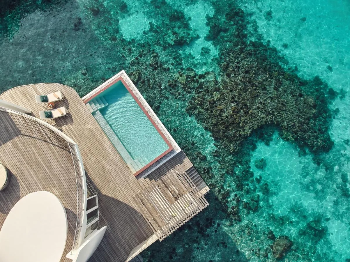 Jumeirah Olhahali Island Maldives: hedonistični hotel v objemu razkošja in naravne lepote