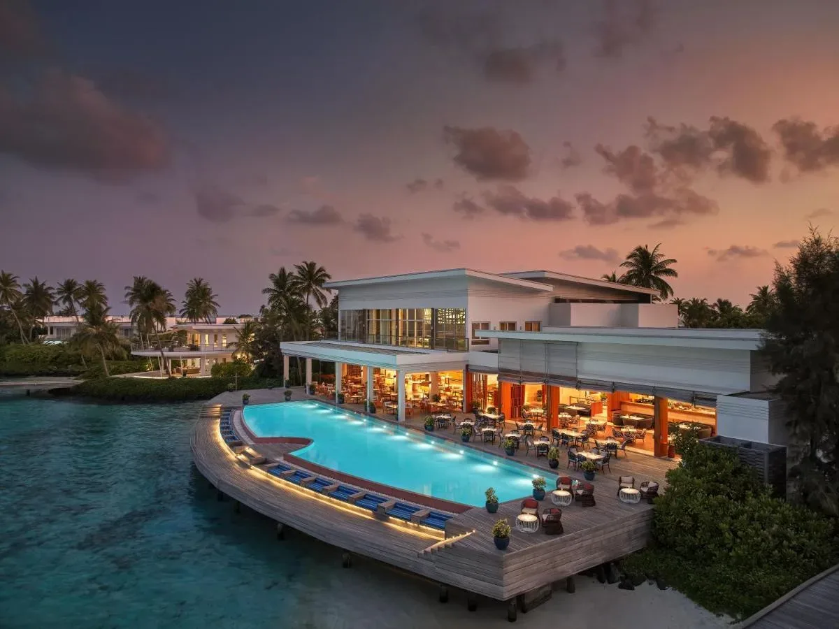 Jumeirah Olhahali Island Maldives: hedonistični hotel v objemu razkošja in naravne lepote