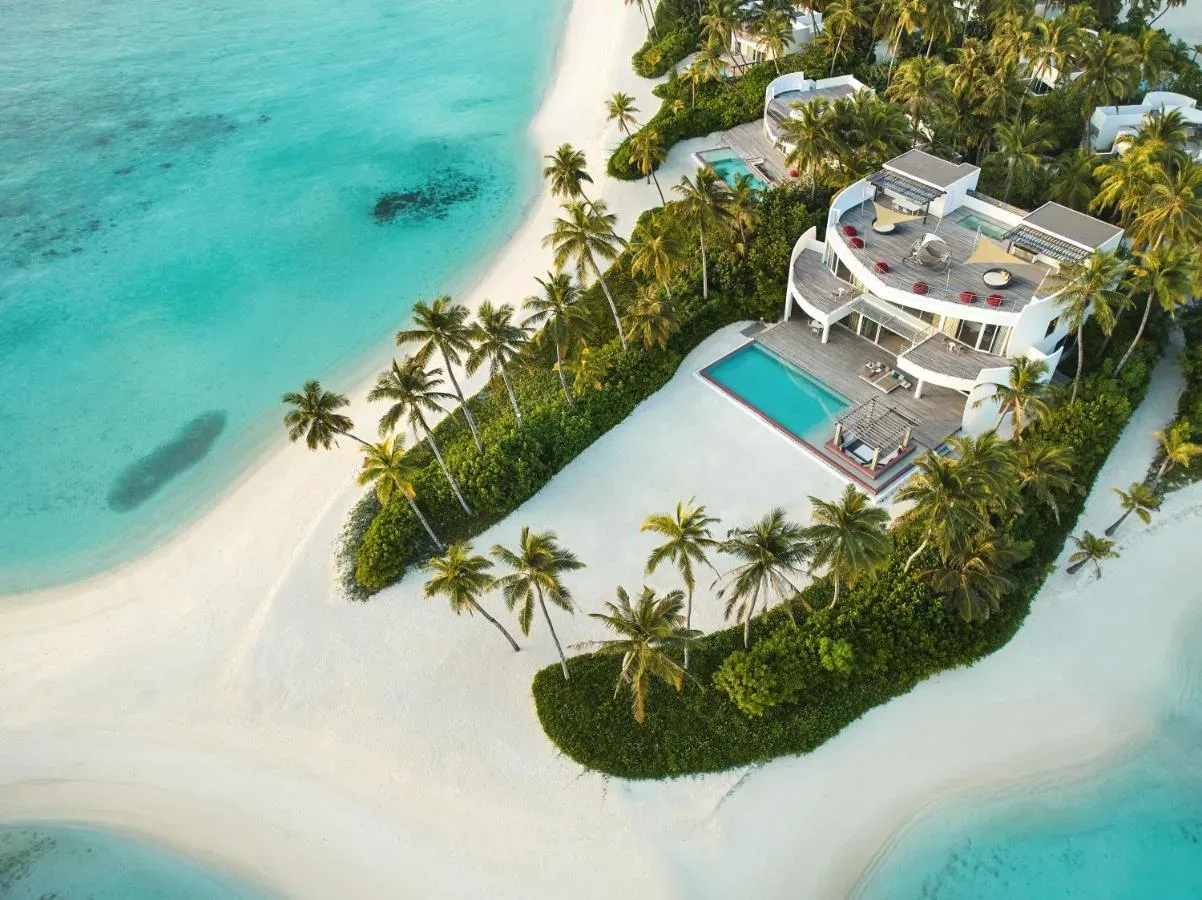 Jumeirah Olhahali Island Maldives: hedonistični hotel v objemu razkošja in naravne lepote