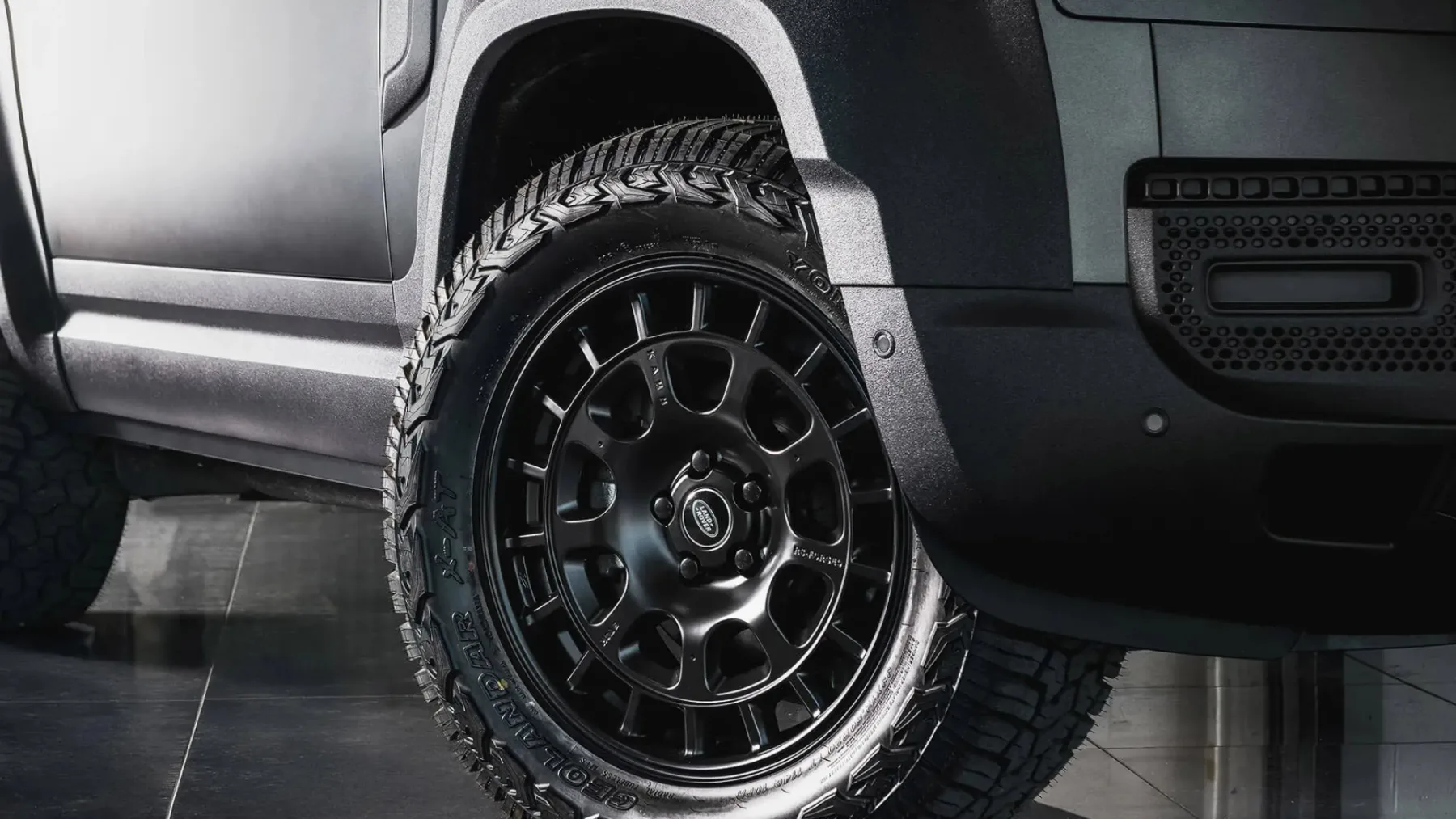 Kahn Design Defender 90 Concept 001 – ko britanski oklepnik sreča modni odštek
