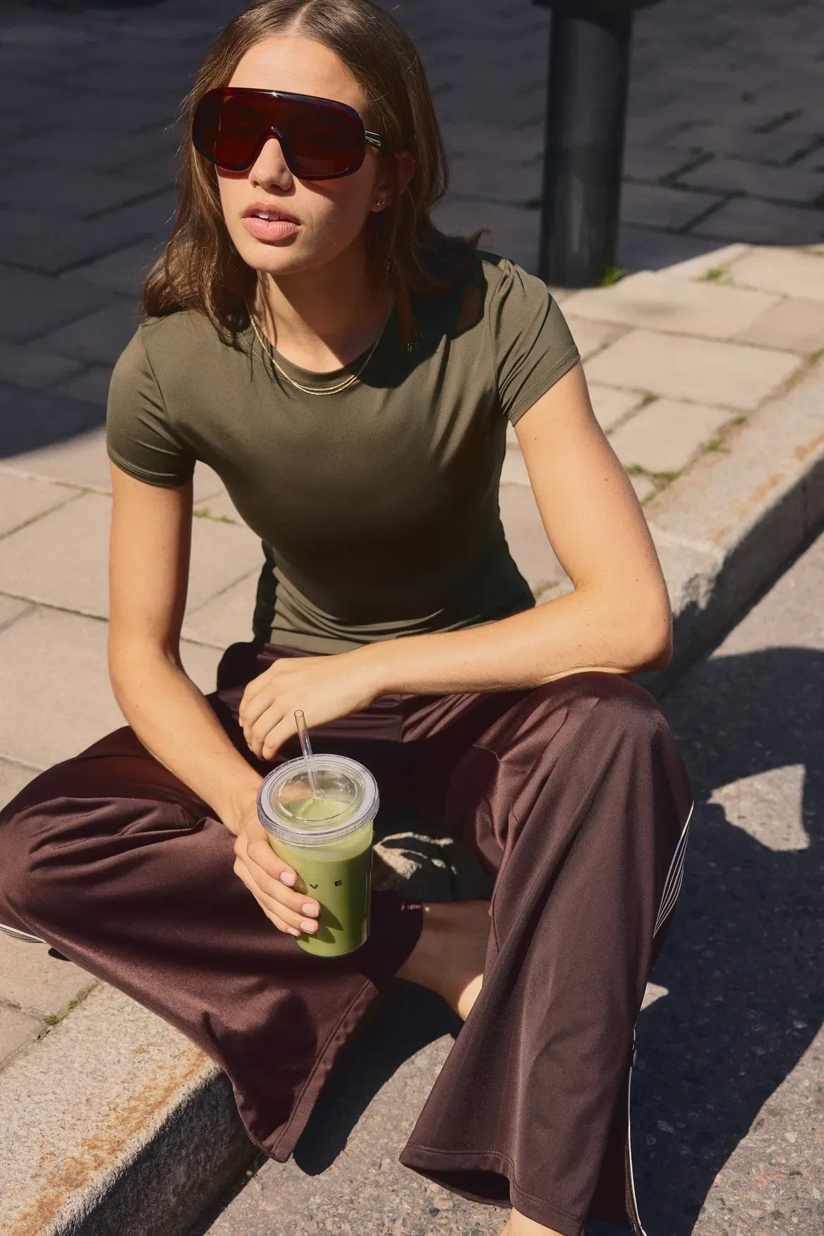 Kaj bomo to jesen nosile na fitnesu in brunchu: H&M Move predstavlja novo kolekcijo 2025, ki jo obožujemo
