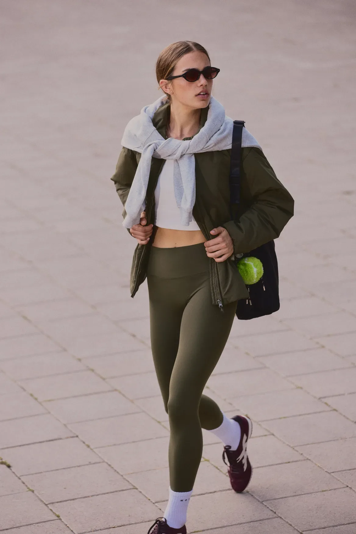Kaj bomo to jesen nosile na fitnesu in brunchu: H&M Move predstavlja novo kolekcijo 2025, ki jo obožujemo