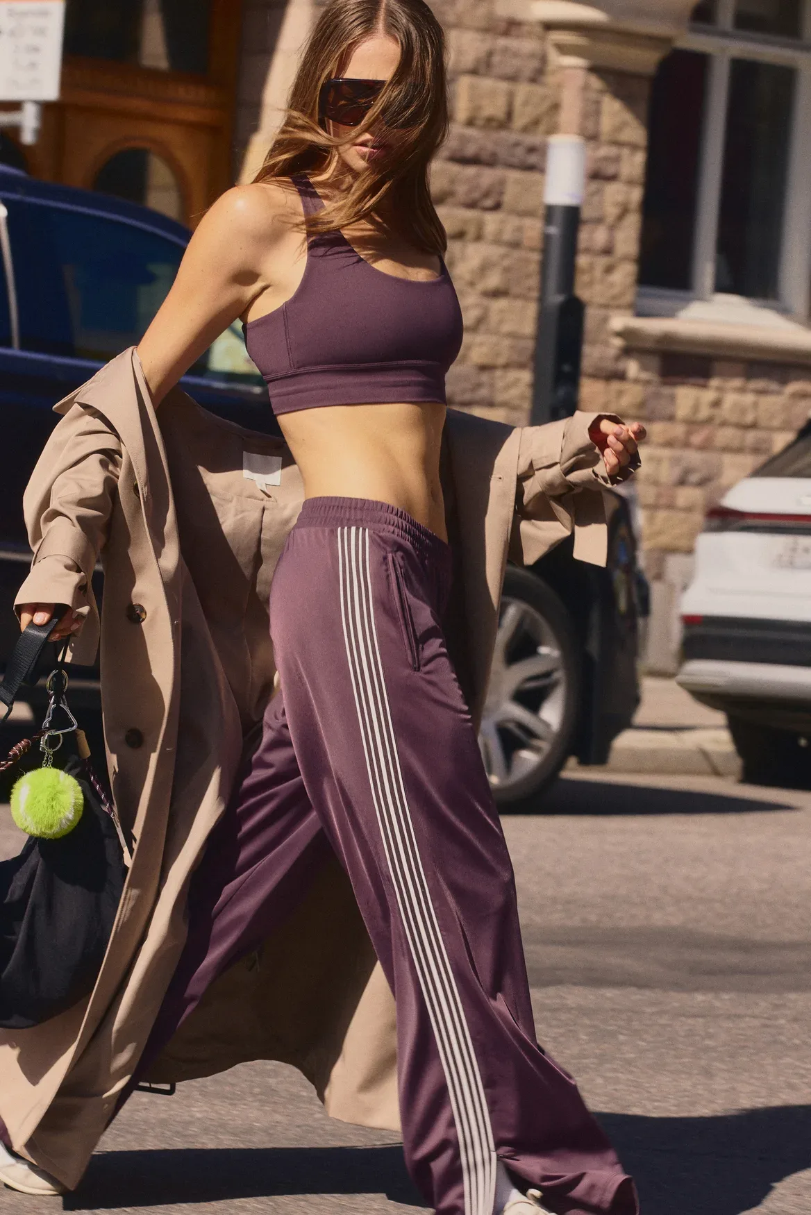 Kaj bomo to jesen nosile na fitnesu in brunchu: H&M Move predstavlja novo kolekcijo 2025, ki jo obožujemo