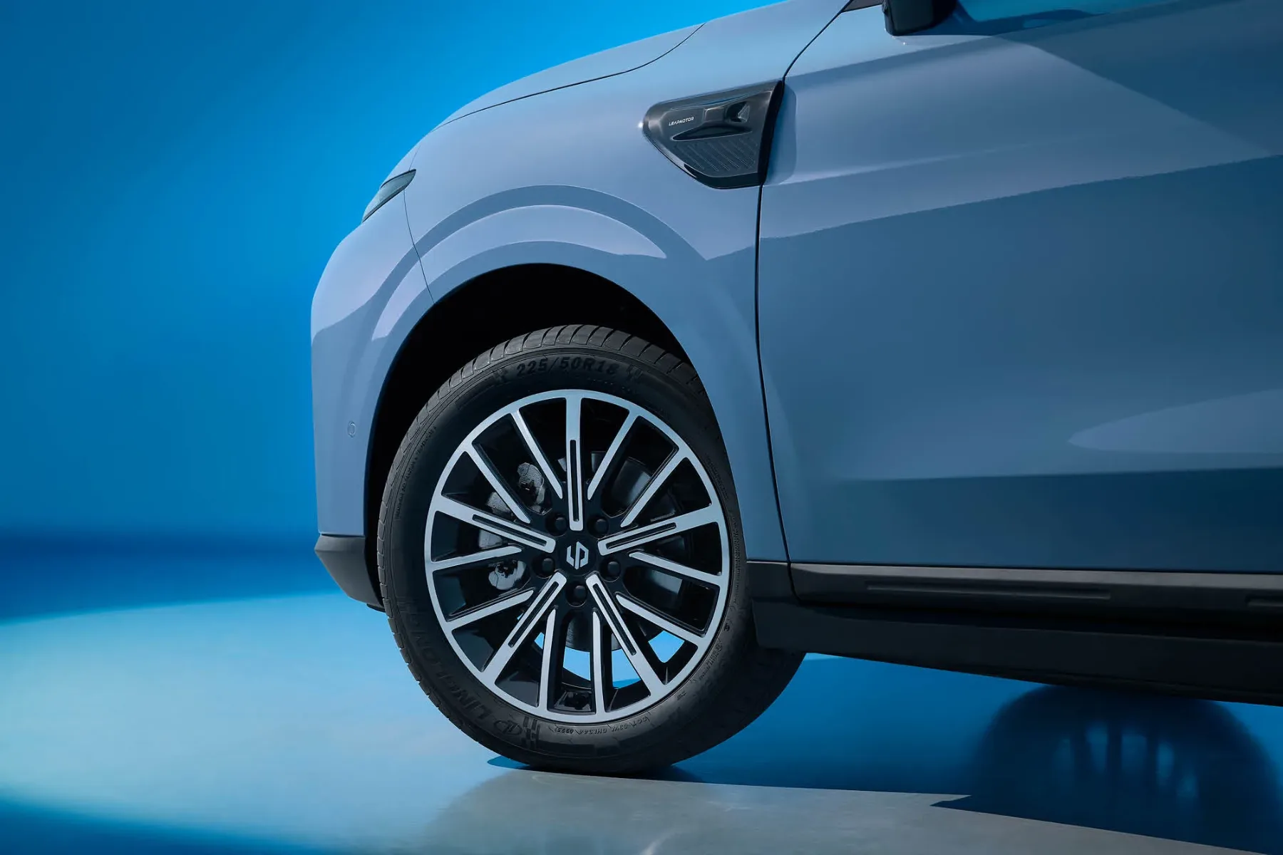 Kaj pravi internet – Leapmotor B10: je električni udarec pod pasom evropskim SUV-jem s ceno < 30.000 evri