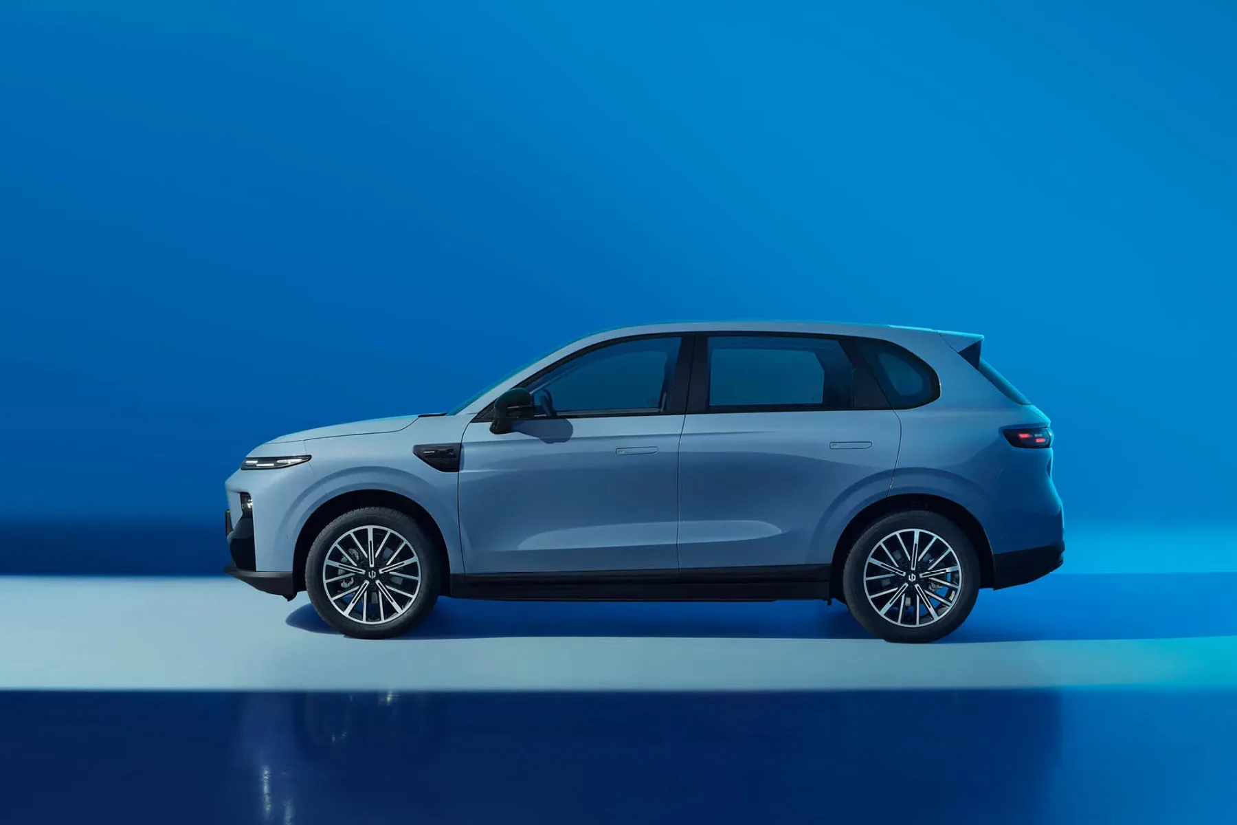 Kaj pravi internet – Leapmotor B10: je električni udarec pod pasom evropskim SUV-jem s ceno < 30.000 evri