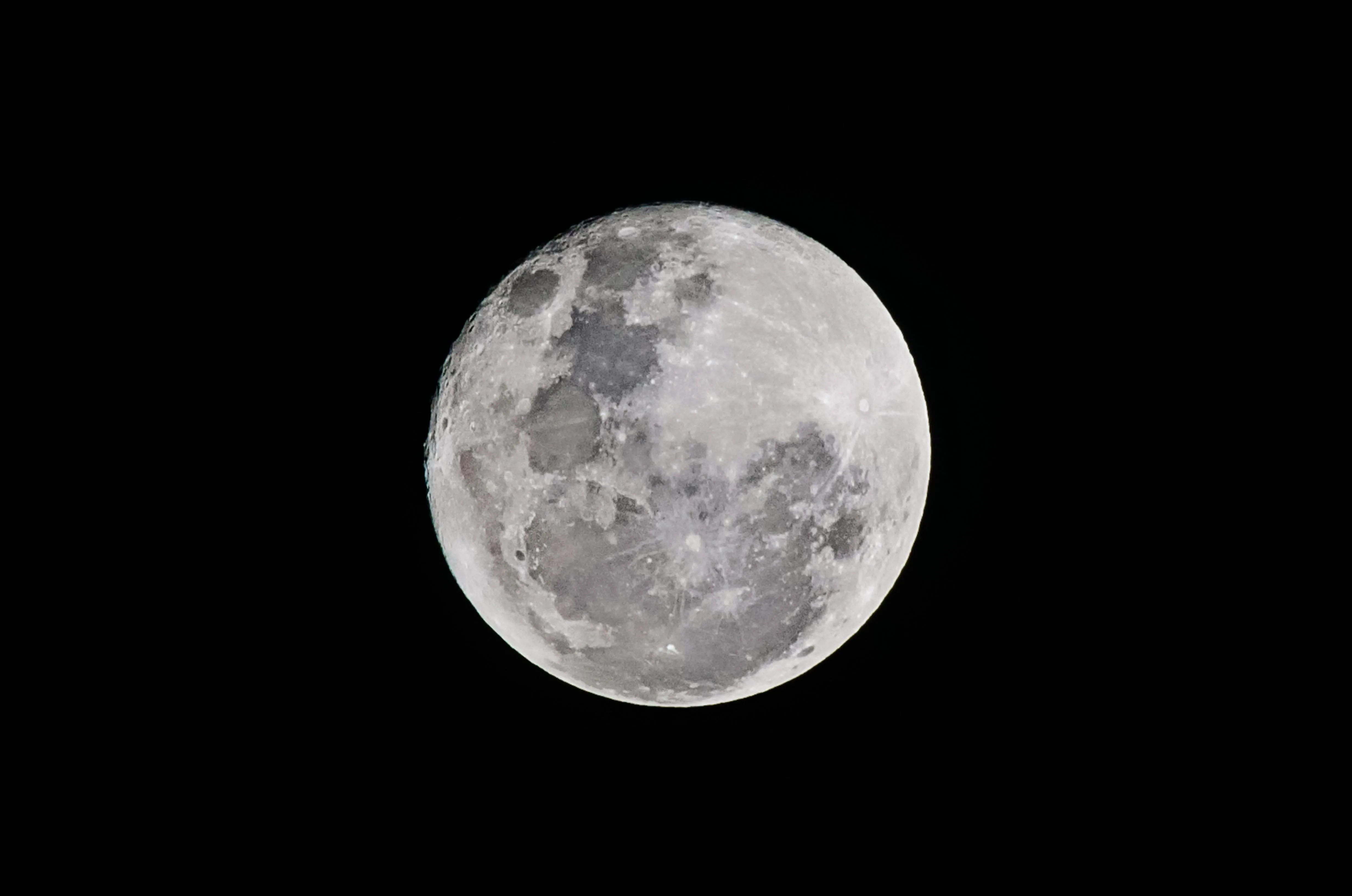Kako izkoristite moč polne lune? 10 načinov za usmerjanje energije polne lune!