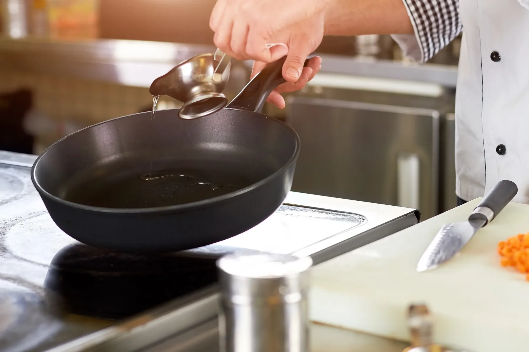 Kako obnoviti premaz na “non-stick” ponvi: trik, ki podaljša življenjsko dobo vaše posode – vi pa prihranite denar