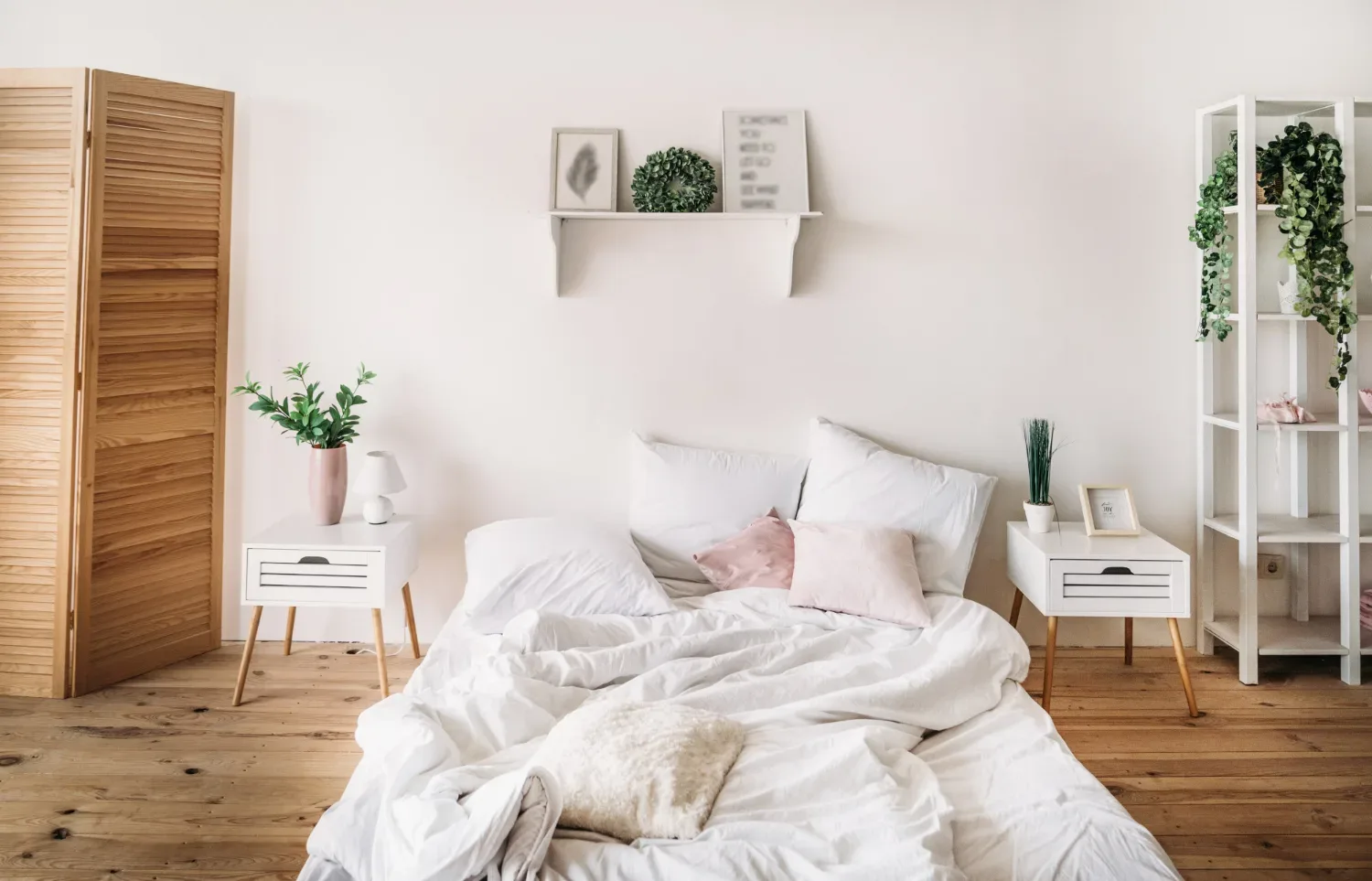 Kako opremiti spalnico po Feng Shui: ti predmeti iz spalnice odganjajo ljubezen hitreje kot prepir!