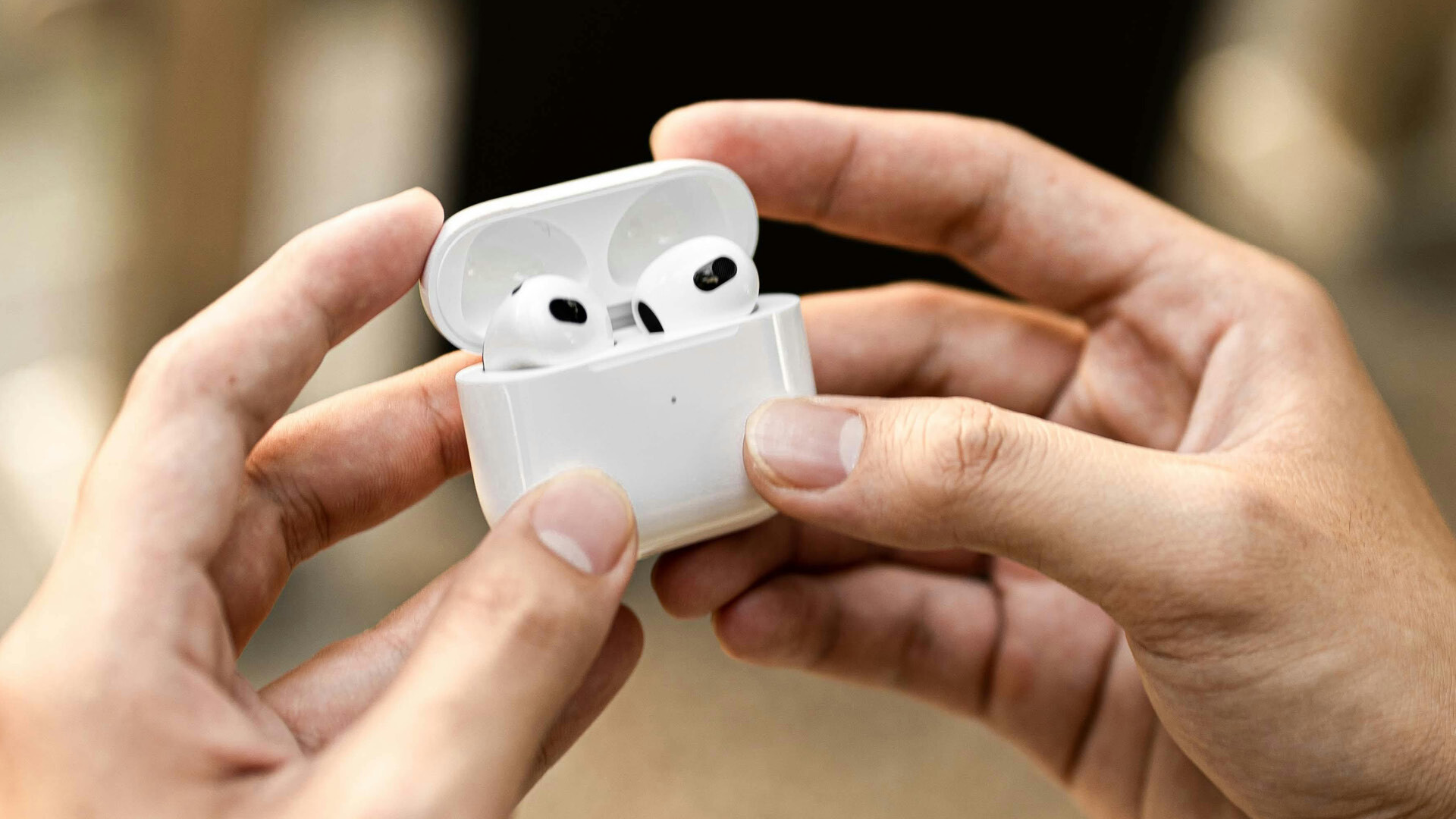 Kako pravilno in varno očistiti ušesne slušalke – čiščenje earbuds?
