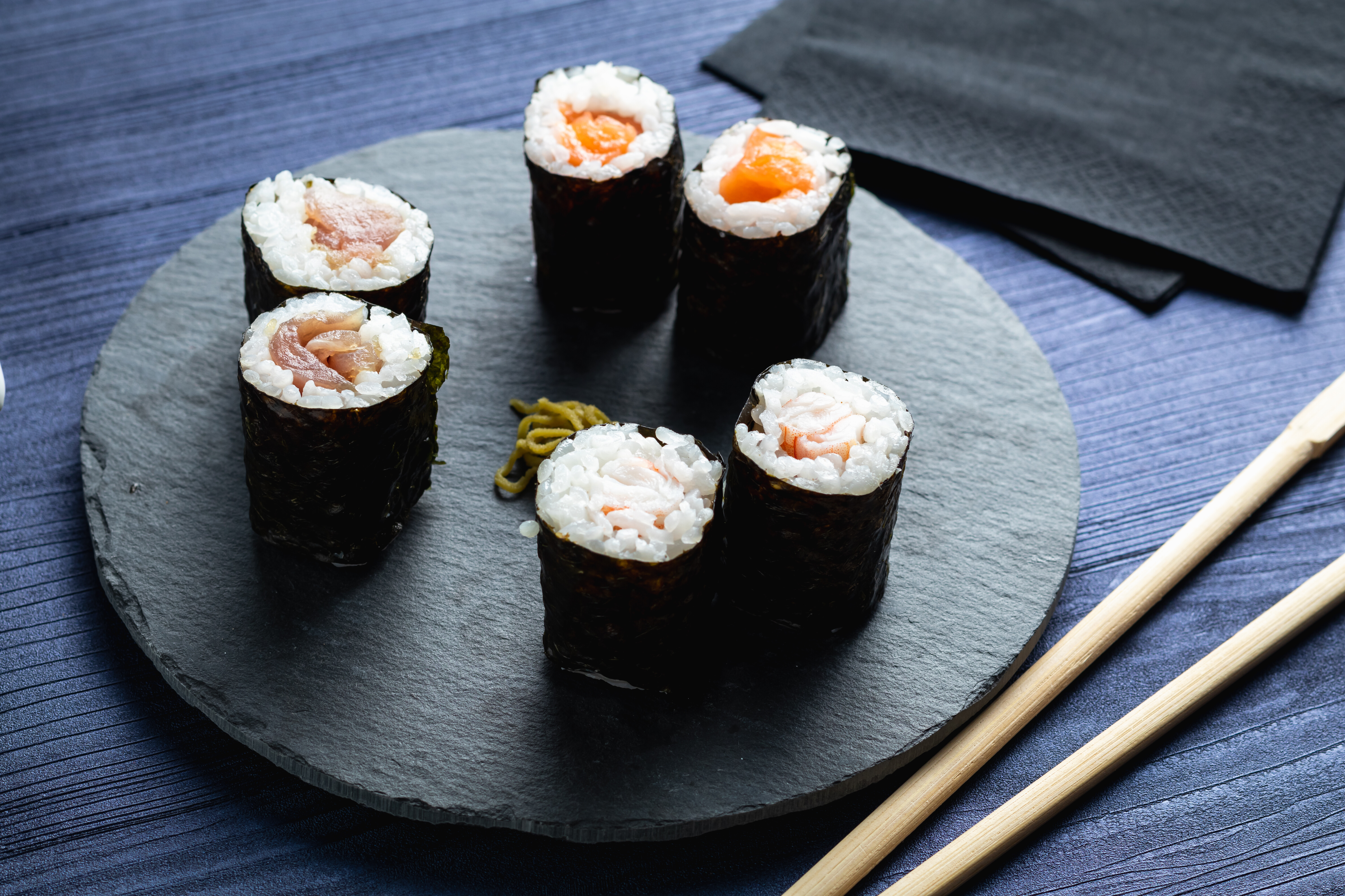 Kako pripraviti suši in vse, kar morate vedeti o tej priljubljeni japonski jedi