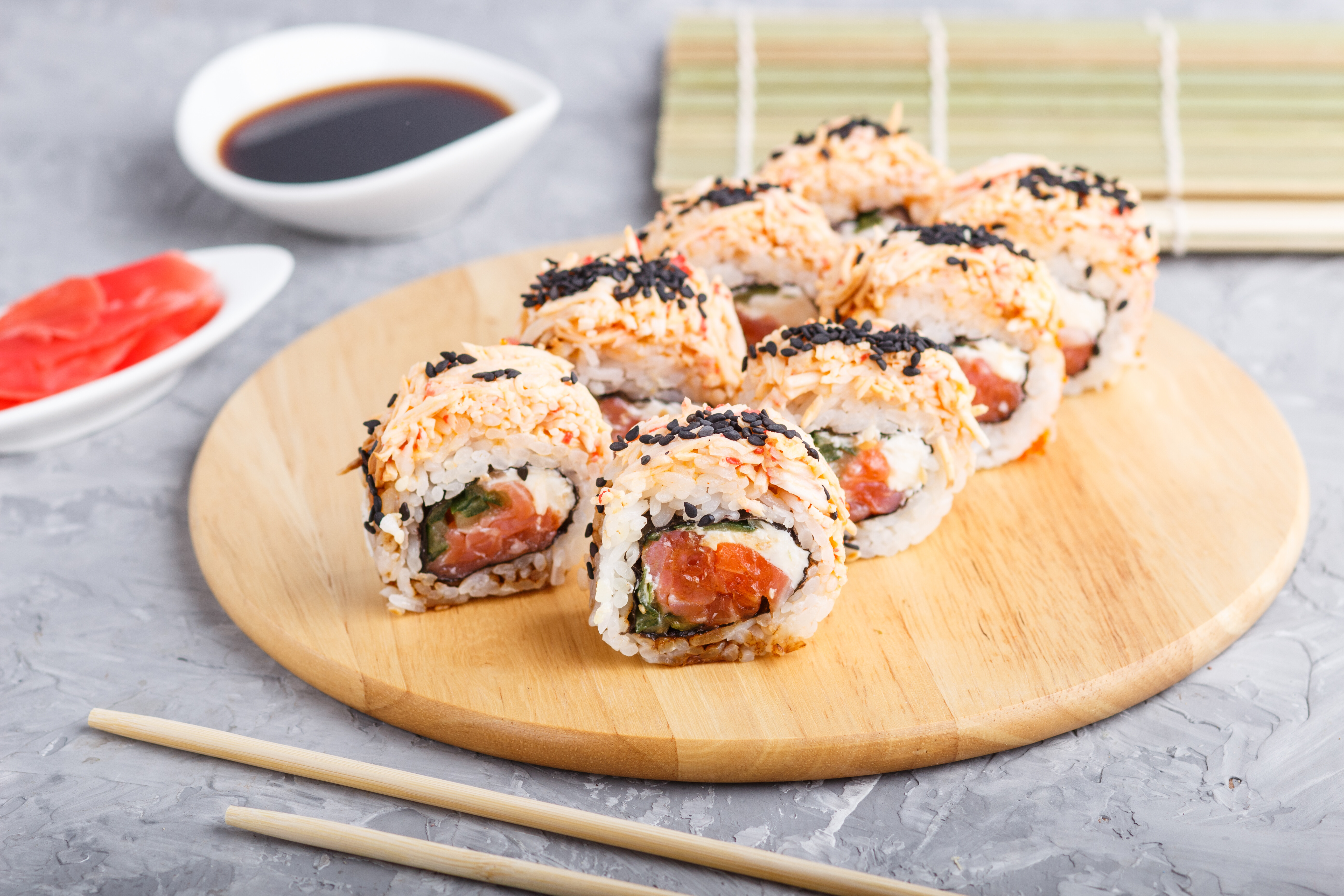 Kako pripraviti suši in vse, kar morate vedeti o tej priljubljeni japonski jedi