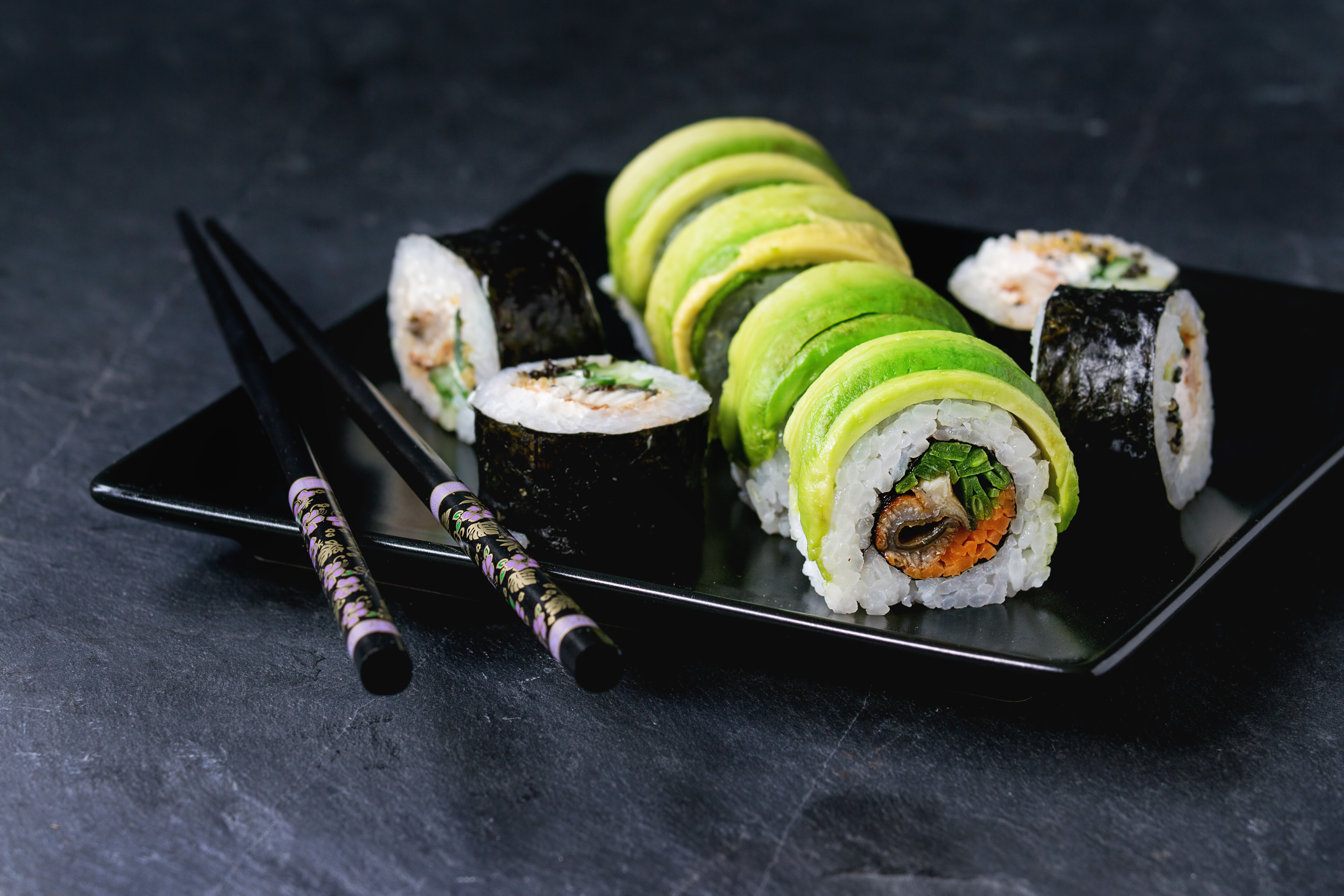Kako pripraviti suši in vse, kar morate vedeti o tej priljubljeni japonski jedi