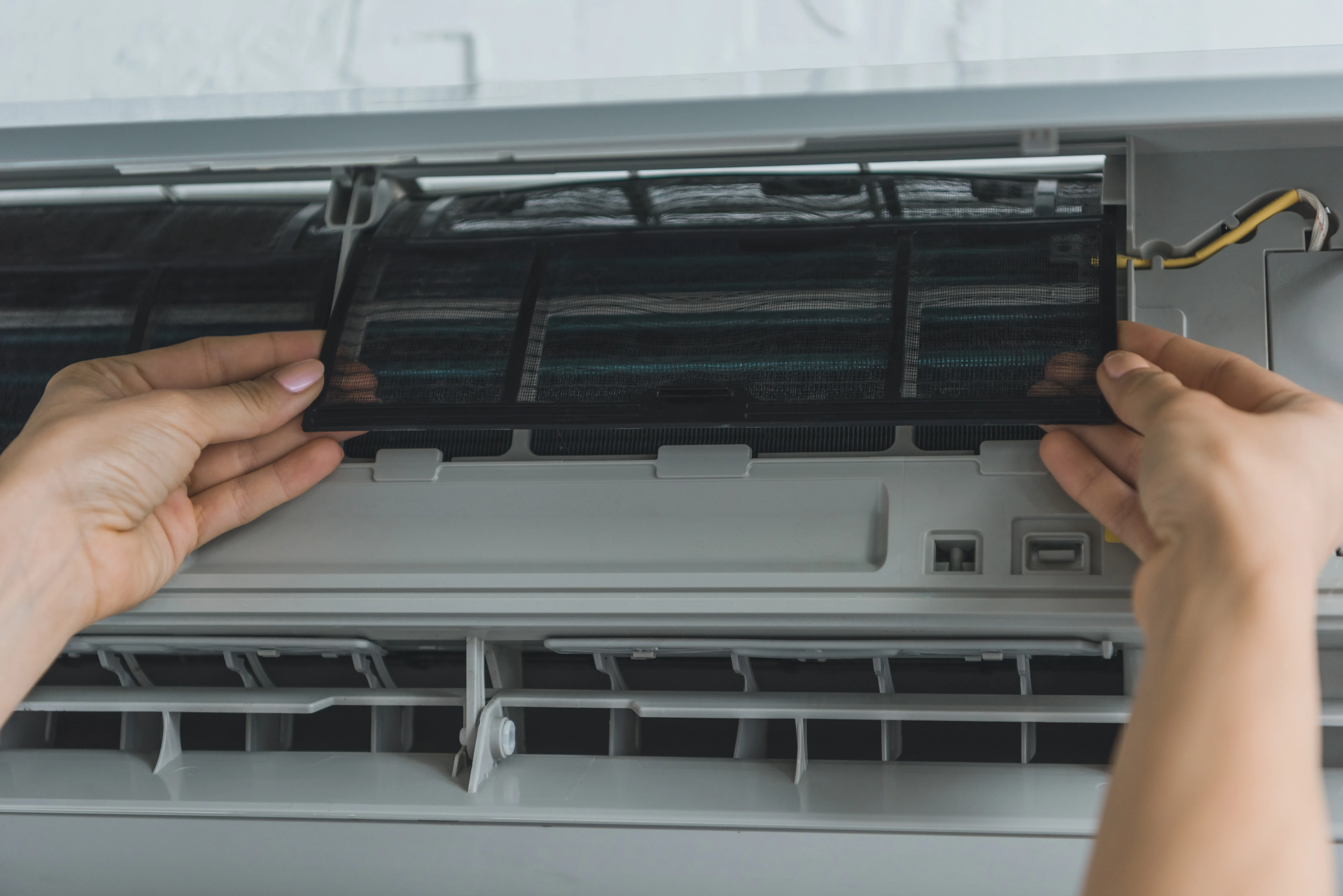 Kako sam očistiš klimatsko napravo in prihraniš veliko denarja za servis in elektriko!