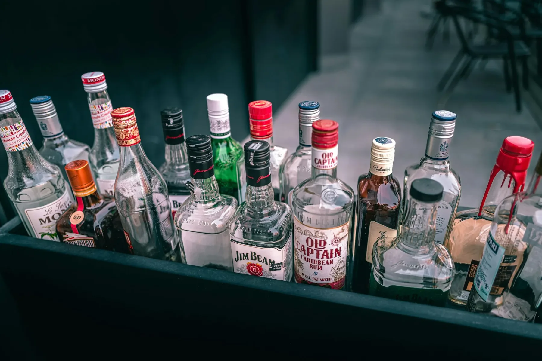 Kako se izogniti novoletnemu alkoholnemu mačku: majhne navade, ki naredijo veliko razliko