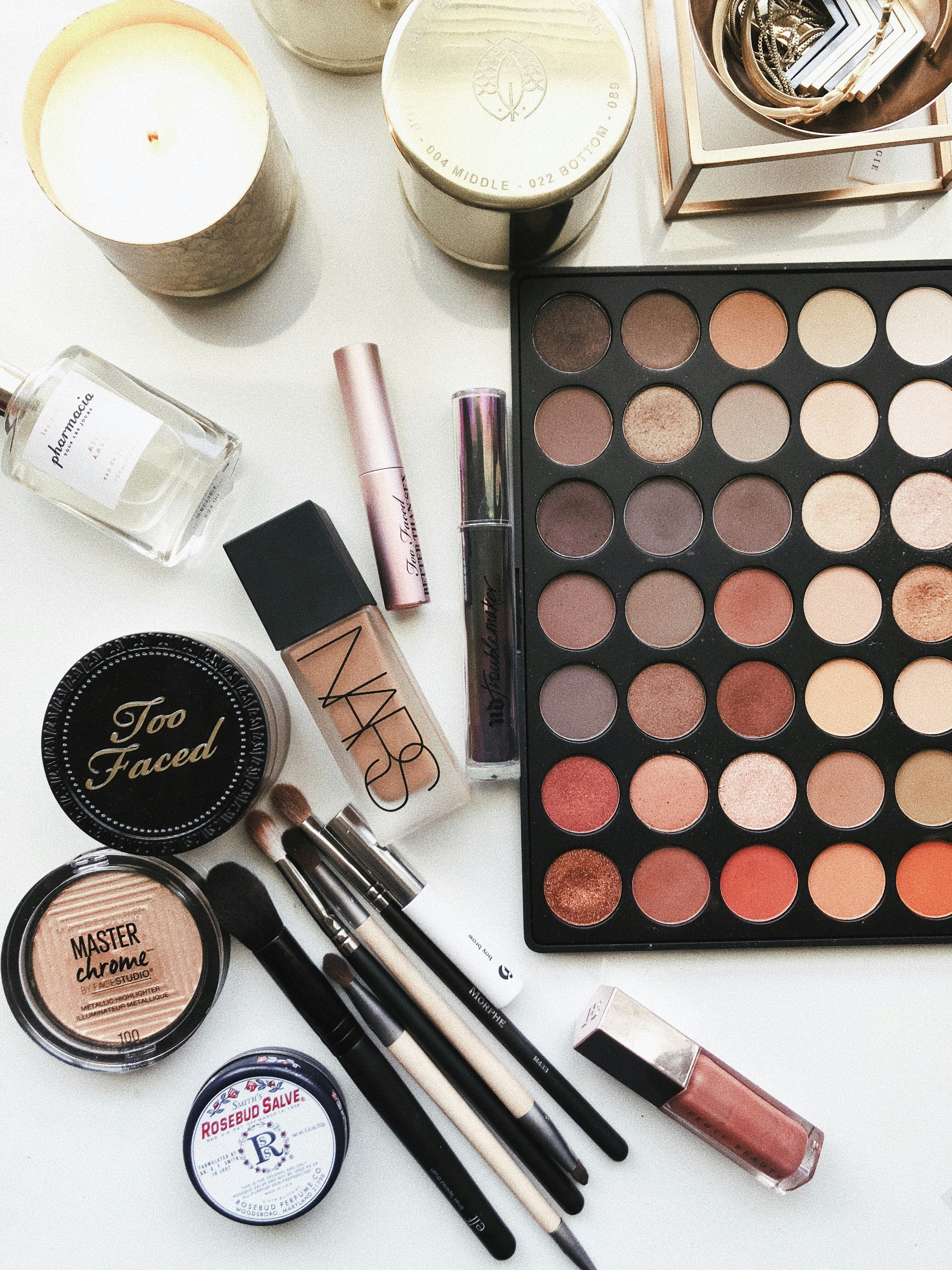Kakšen je rok uporabe makeup izdelkov: od maskare do šminke in pudra, vsak ima svoj rok trajanja