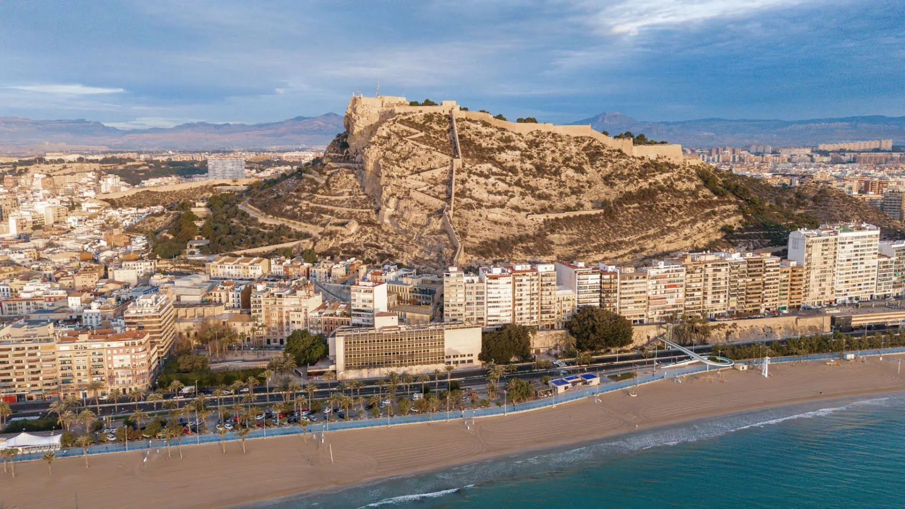 Kam na poceni city break 2026? To je seznam 10 evropskih destinacij, ki res ponudijo največ za najmanj