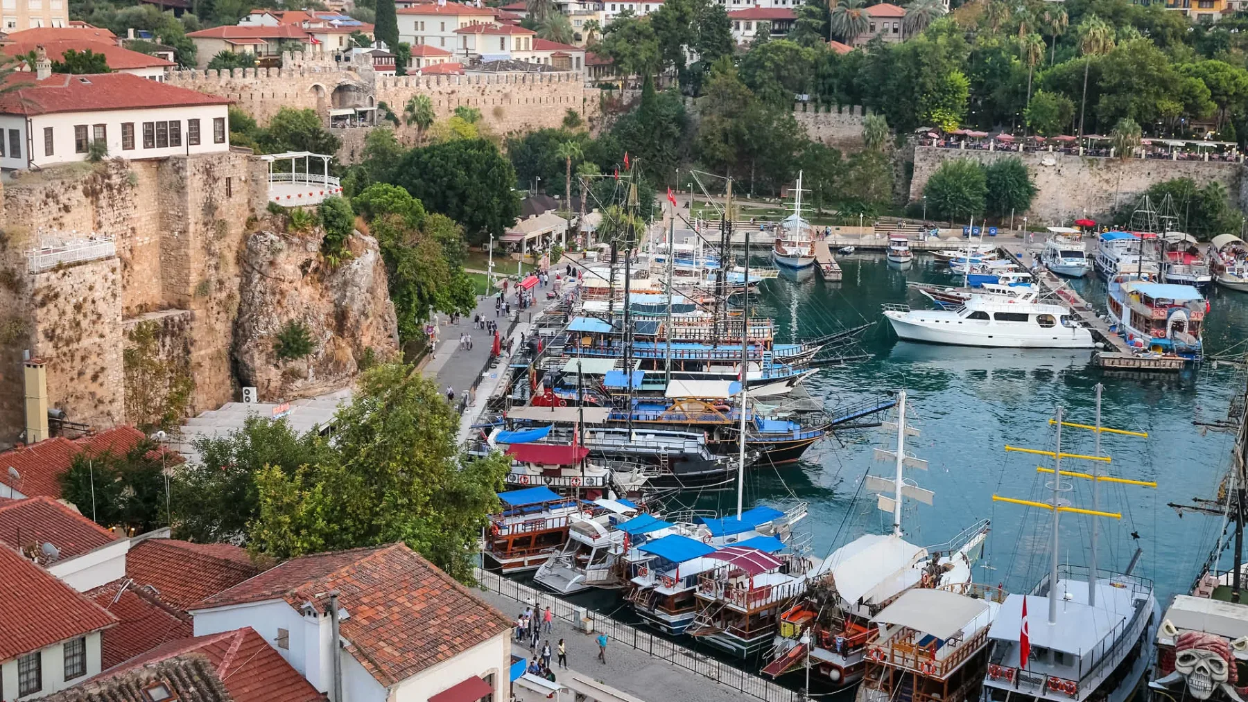 Kam na poceni city break 2026? To je seznam 10 evropskih destinacij, ki res ponudijo največ za najmanj