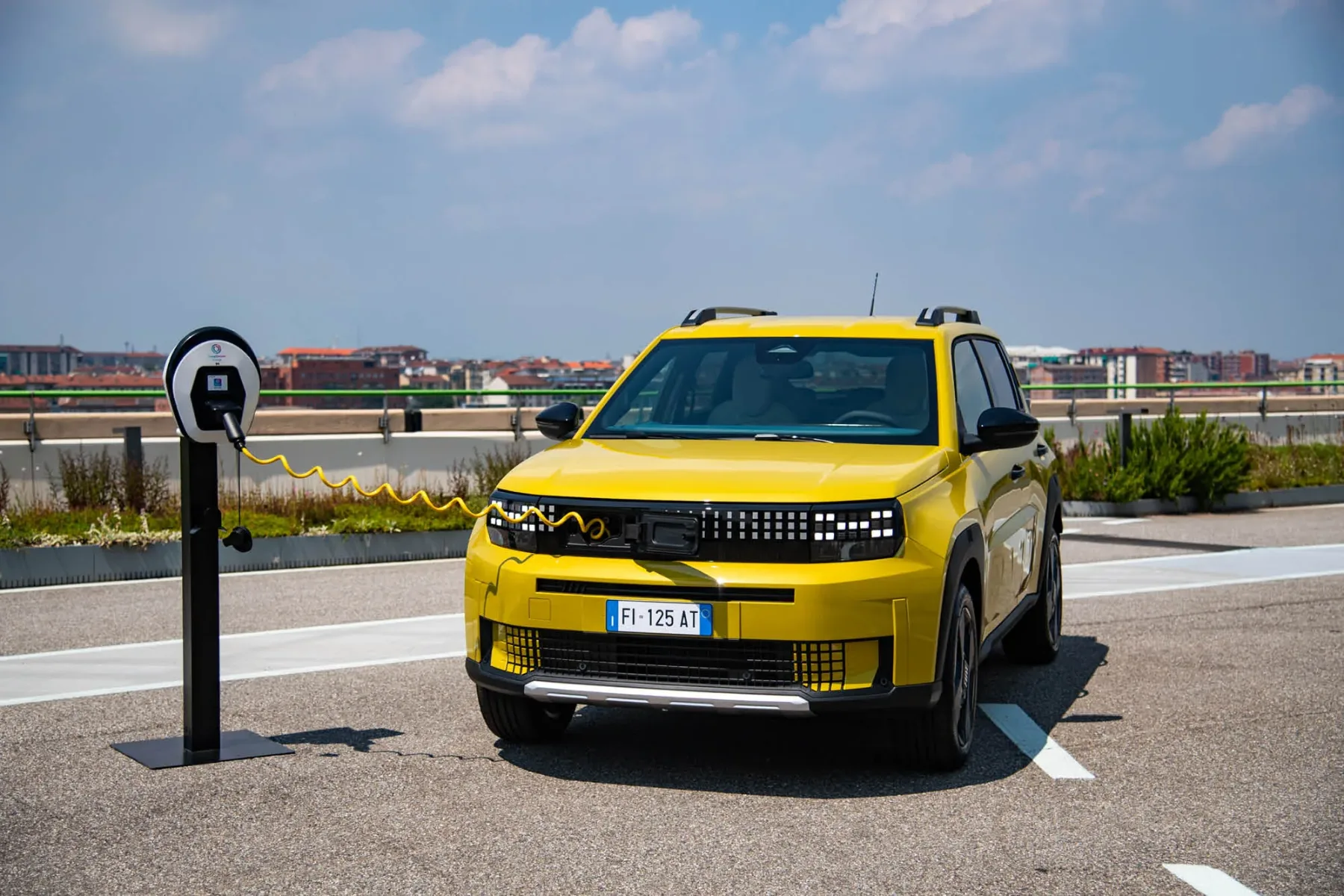 Karizmatični mestni avtomobili 2025 za ženske s stilom