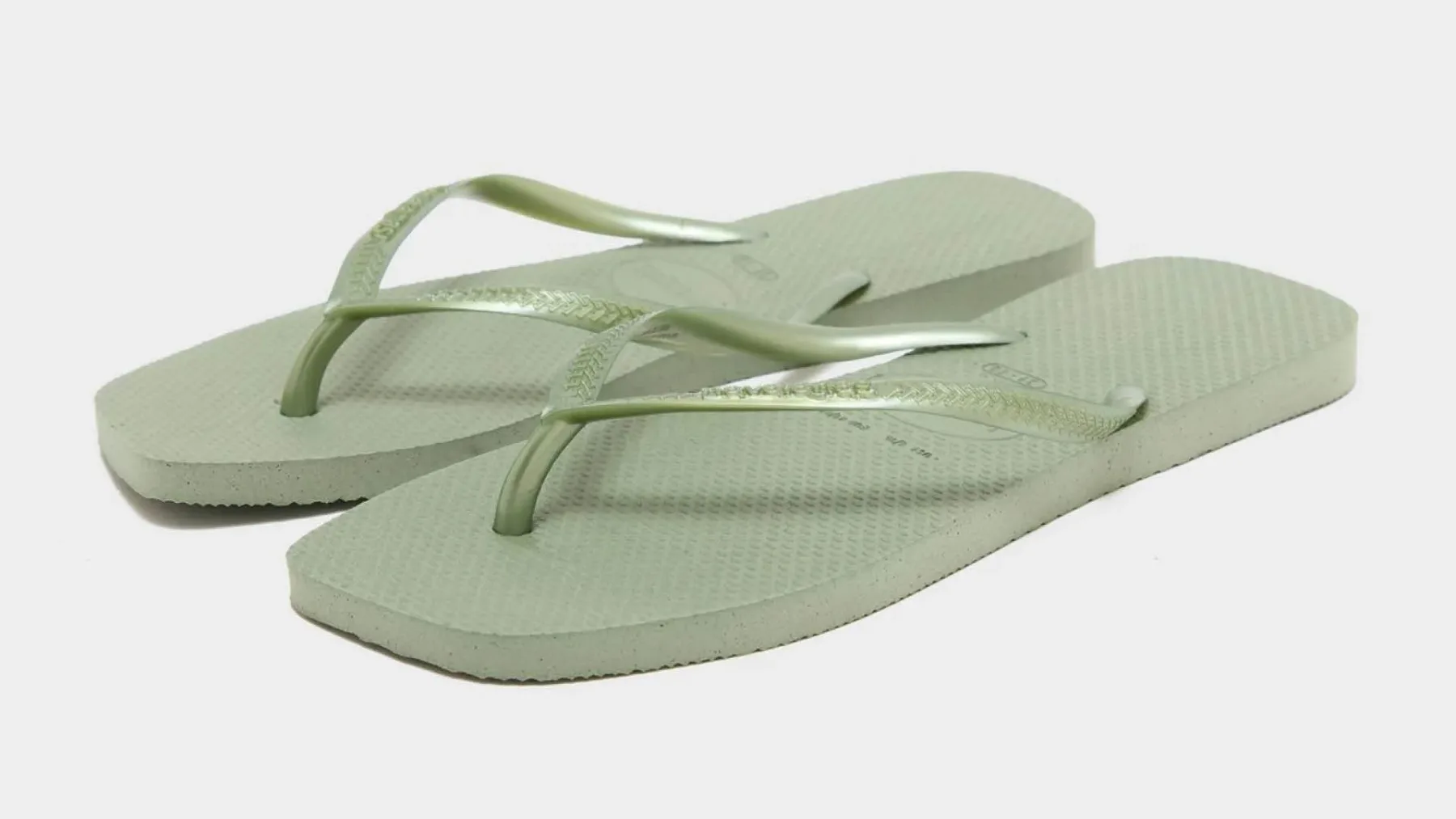 Katere barve japonk bomo nosili poleti 2026? Havaianas razkrivajo najbolj zaželen odtenek