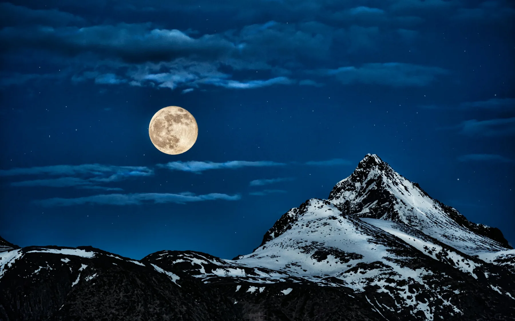 Kdaj so polne lune v letu 2025: Datumi in astrološki vplivi, ki jih morate poznati