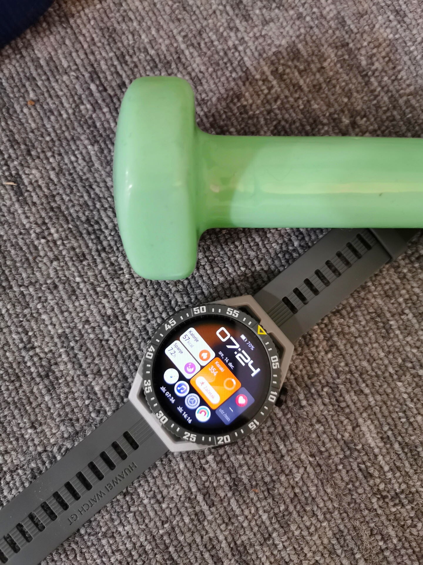 Kdo bolj potrebuje pametno uro Huawei Watch GT 3 SE – moja sestra ali jaz?