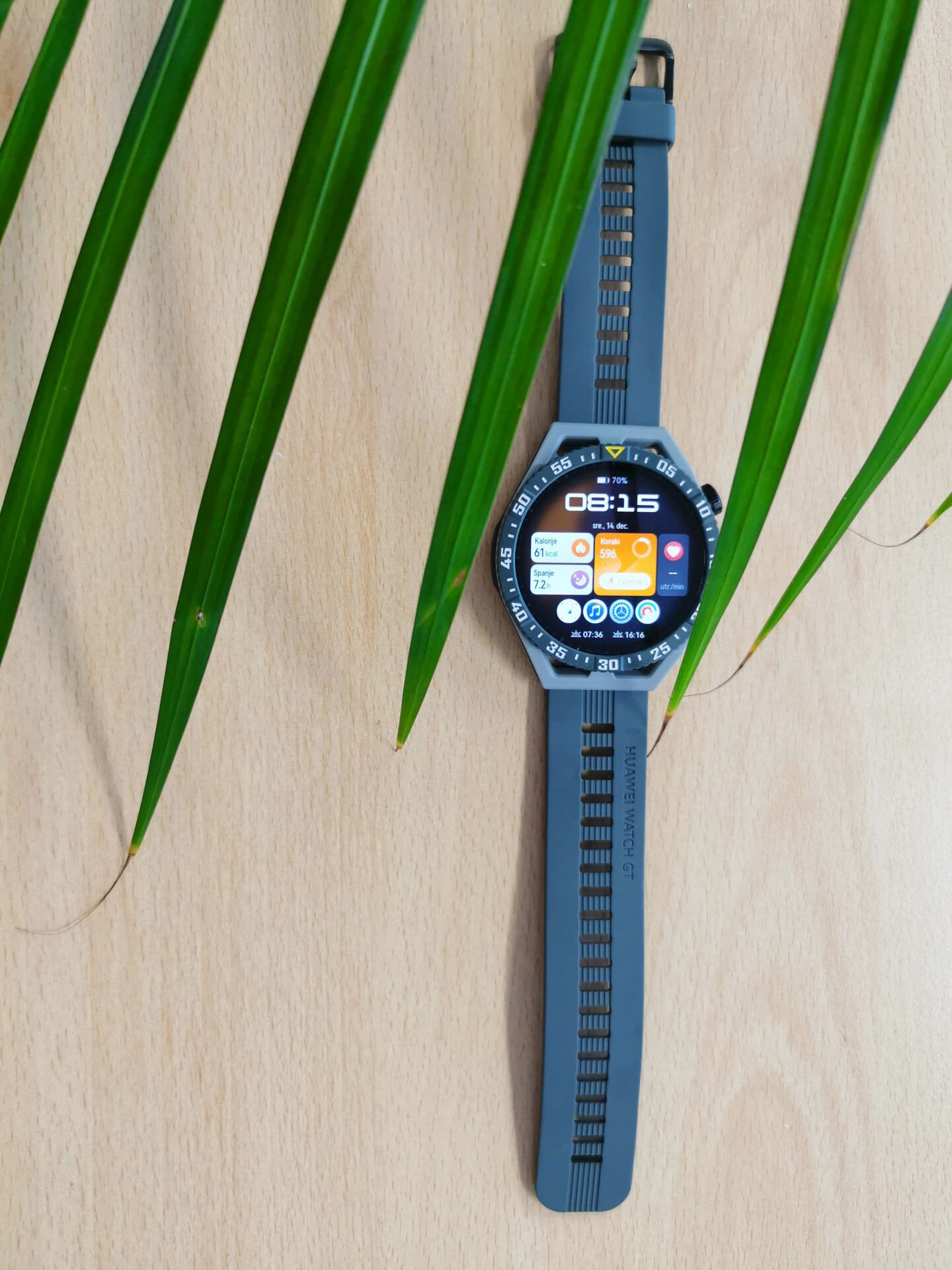 Kdo bolj potrebuje pametno uro Huawei Watch GT 3 SE – moja sestra ali jaz?