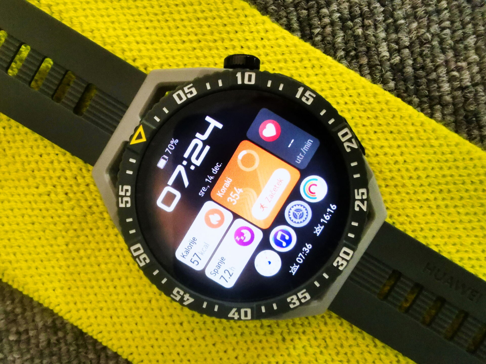 Kdo bolj potrebuje pametno uro Huawei Watch GT 3 SE – moja sestra ali jaz?