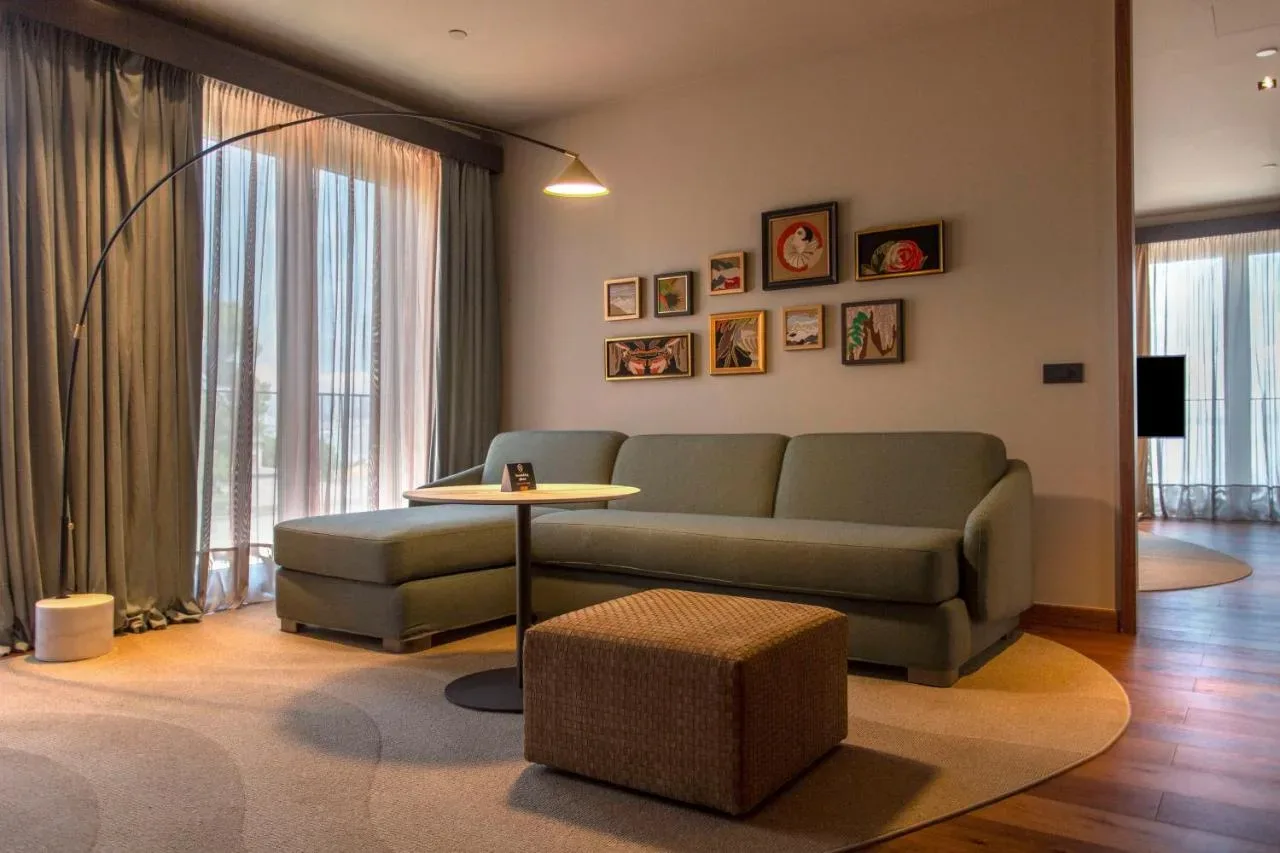 Keight Hotel Opatija: Hiltonov dragulj na hrvaški obali, kjer luksuz sreča sproščeno uživanje