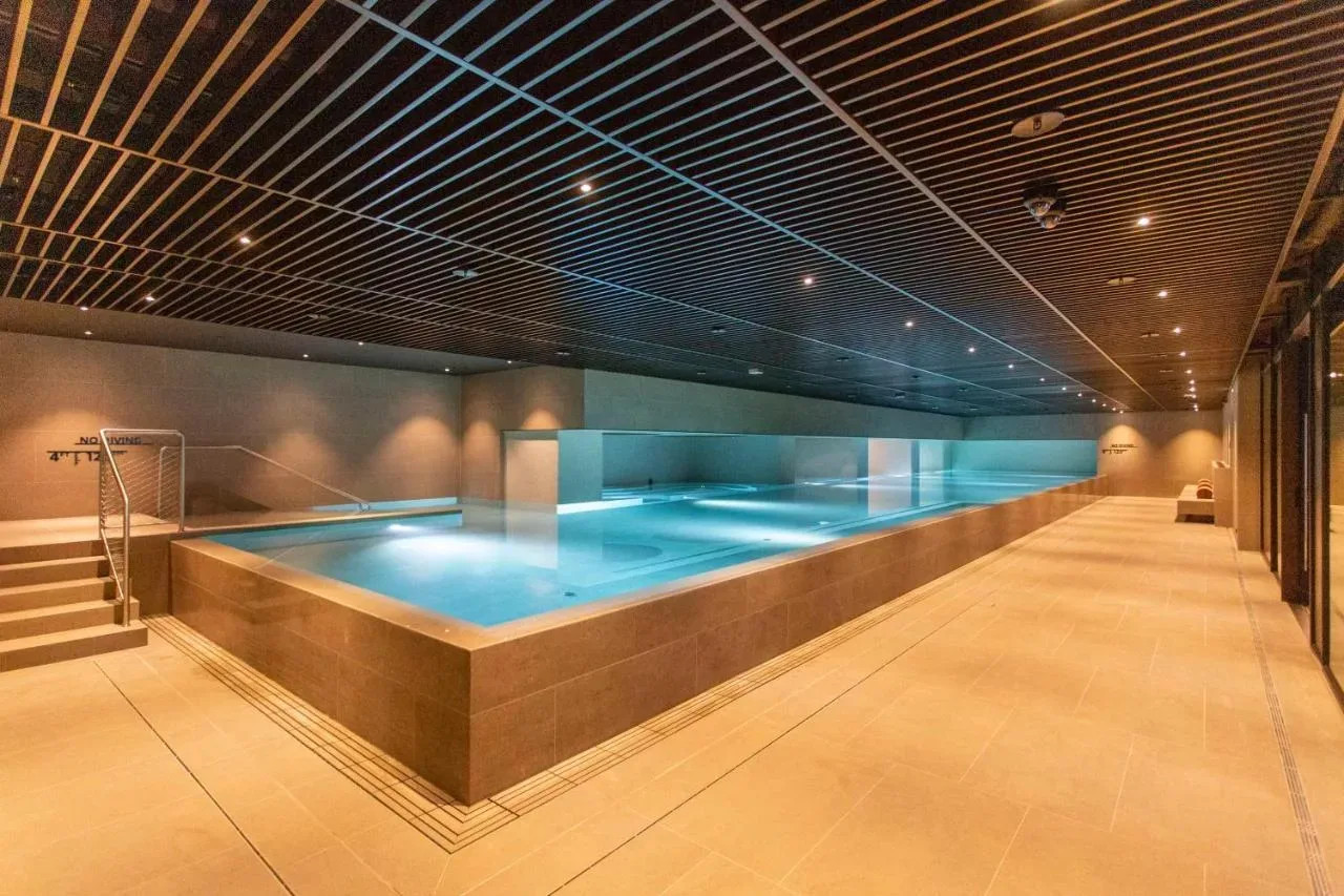 Keight Hotel Opatija: Hiltonov dragulj na hrvaški obali, kjer luksuz sreča sproščeno uživanje