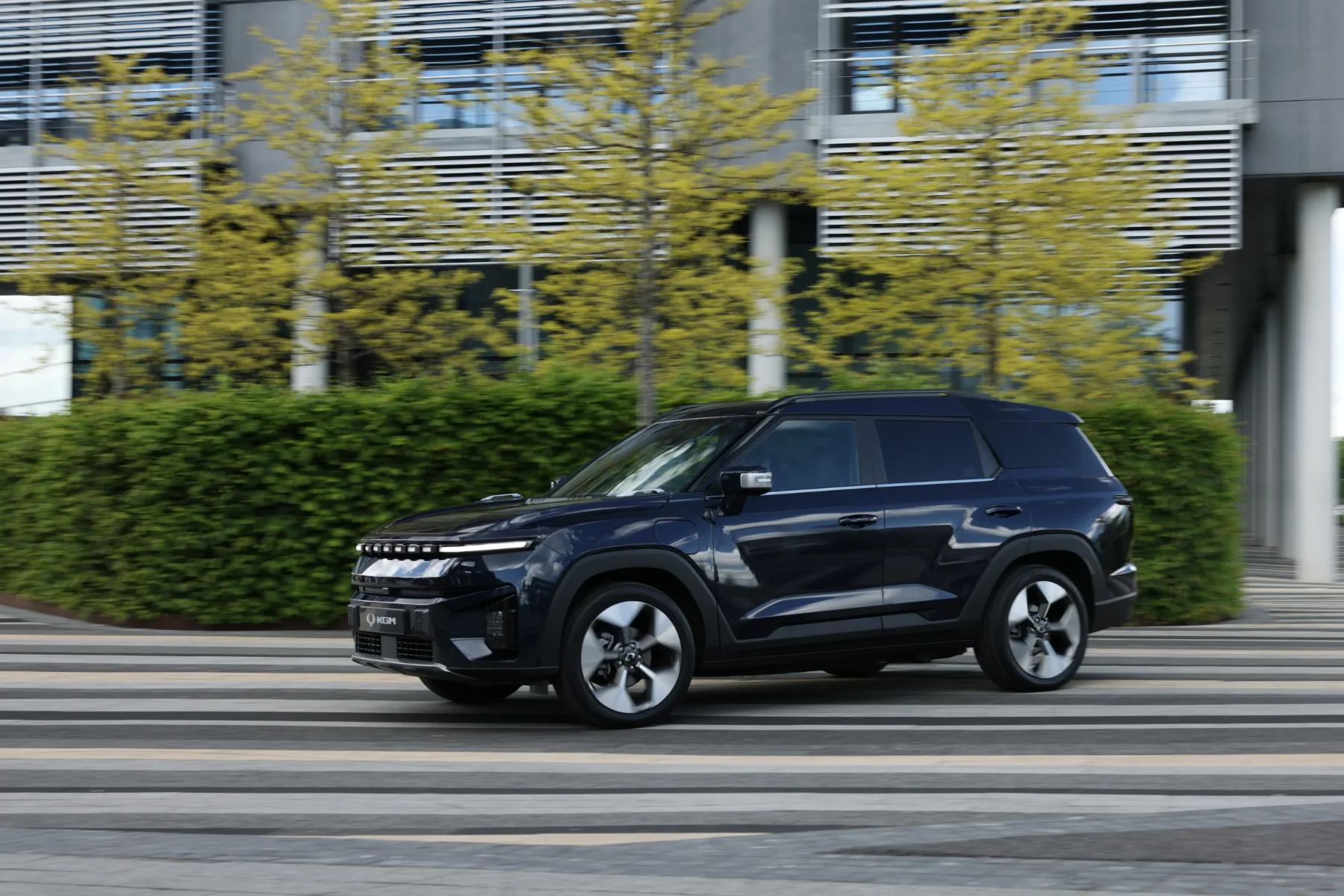 KGM Torres EVX 2024: nov standard za električni SUV – nizka cena, garancija na baterijo 1 milijon kilometrov ali 10 let.