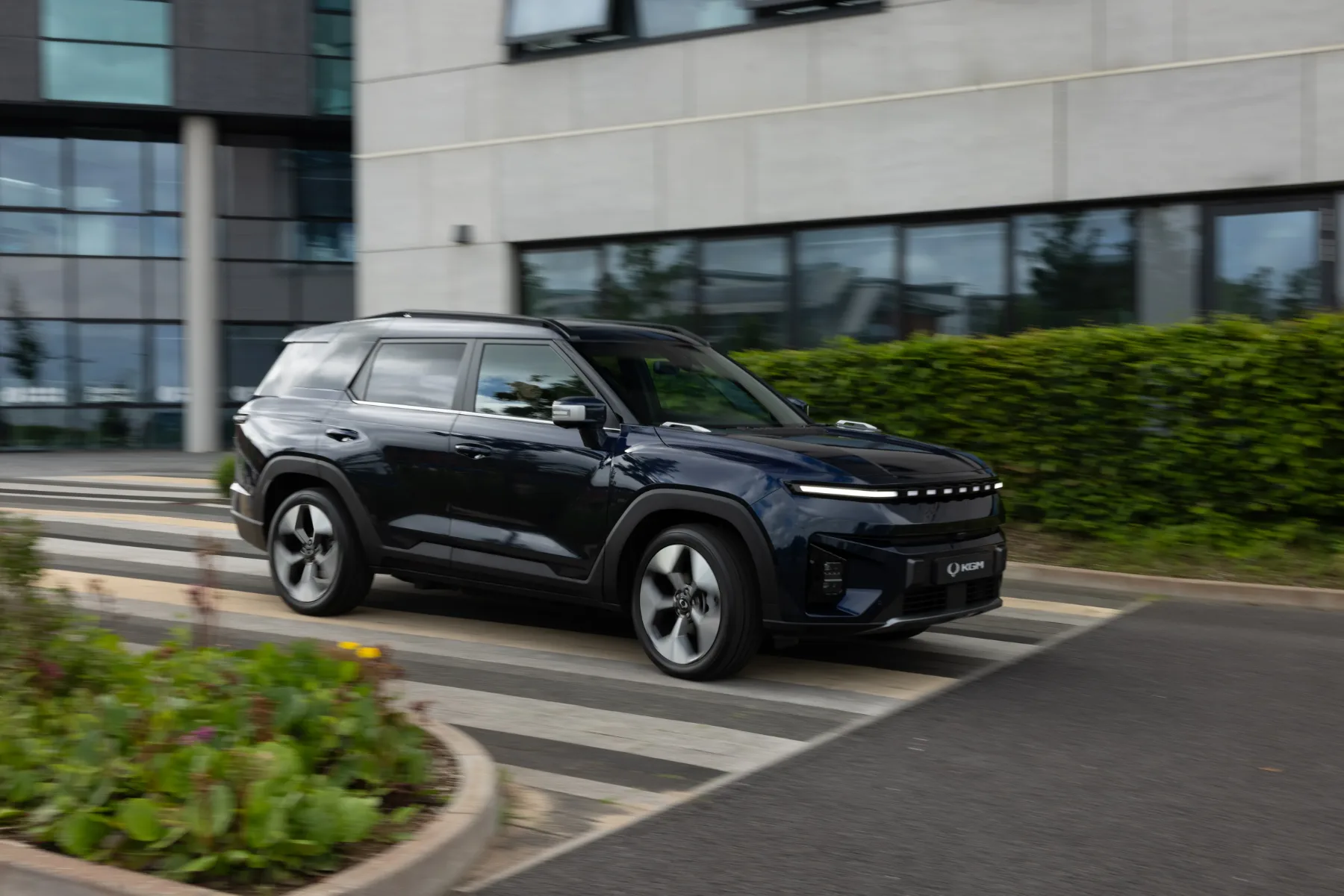 KGM Torres EVX 2024: nov standard za električni SUV – nizka cena, garancija na baterijo 1 milijon kilometrov ali 10 let.