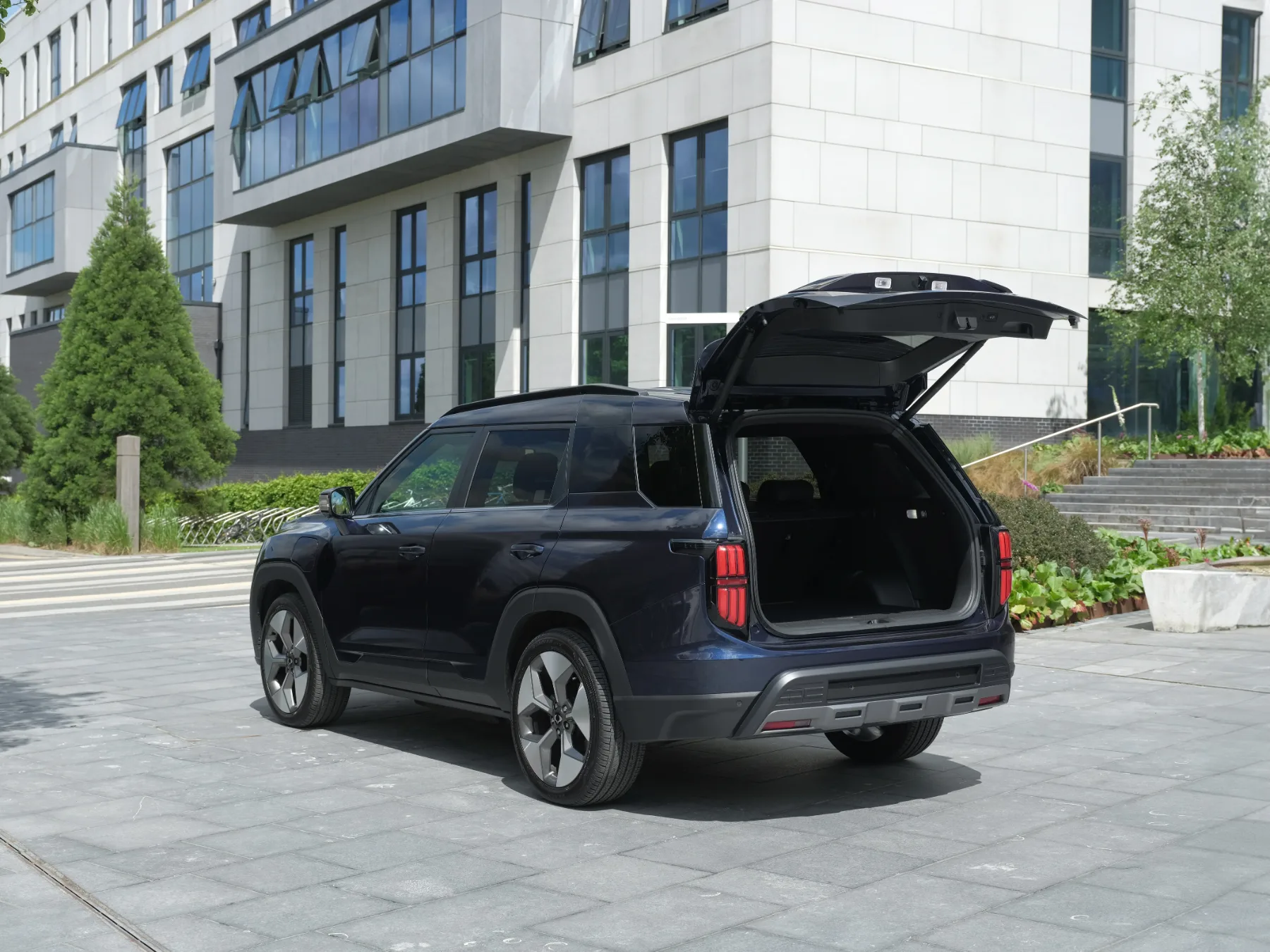 KGM Torres EVX 2024: nov standard za električni SUV – nizka cena, garancija na baterijo 1 milijon kilometrov ali 10 let.