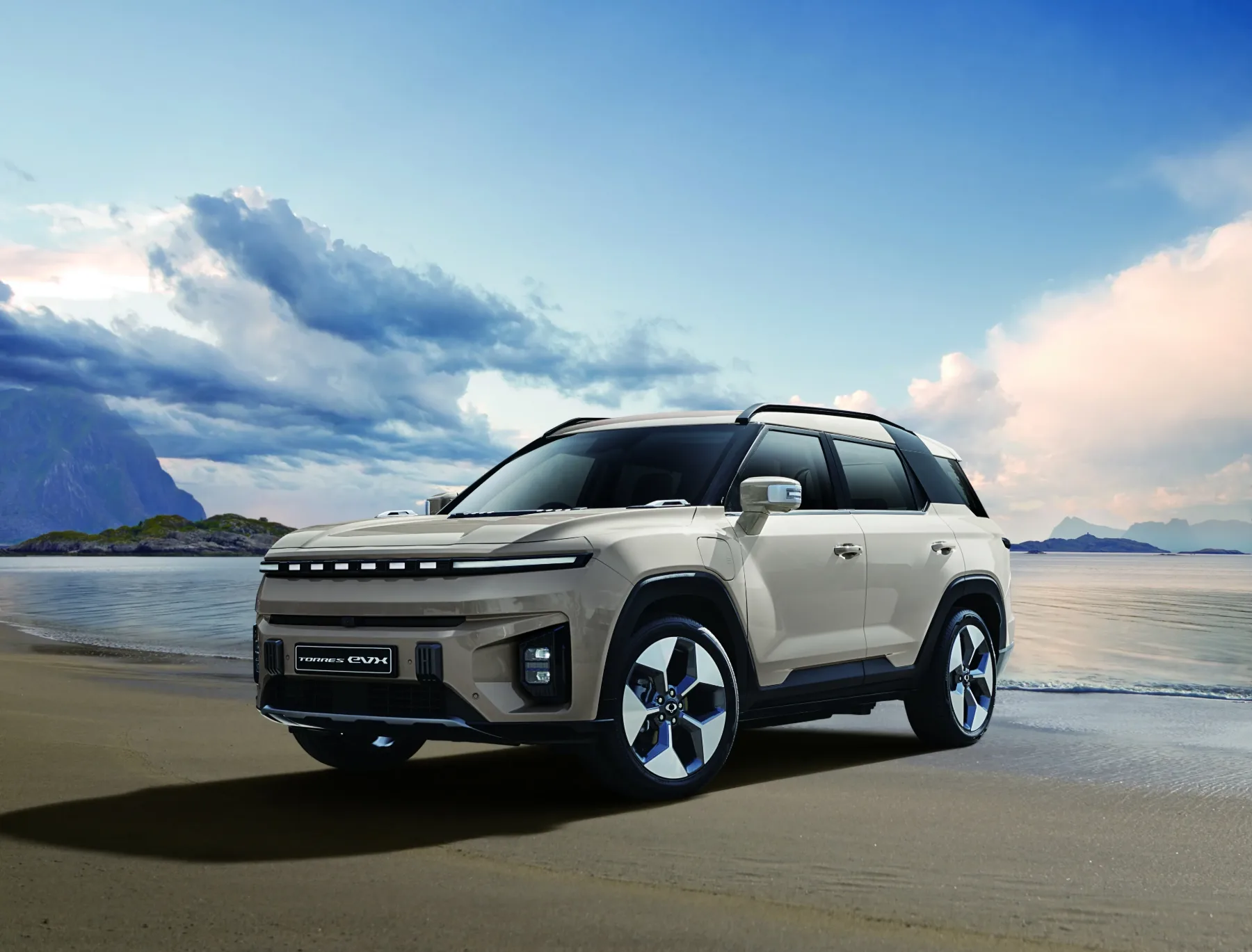 KGM Torres EVX 2024: nov standard za električni SUV – nizka cena, garancija na baterijo 1 milijon kilometrov ali 10 let.