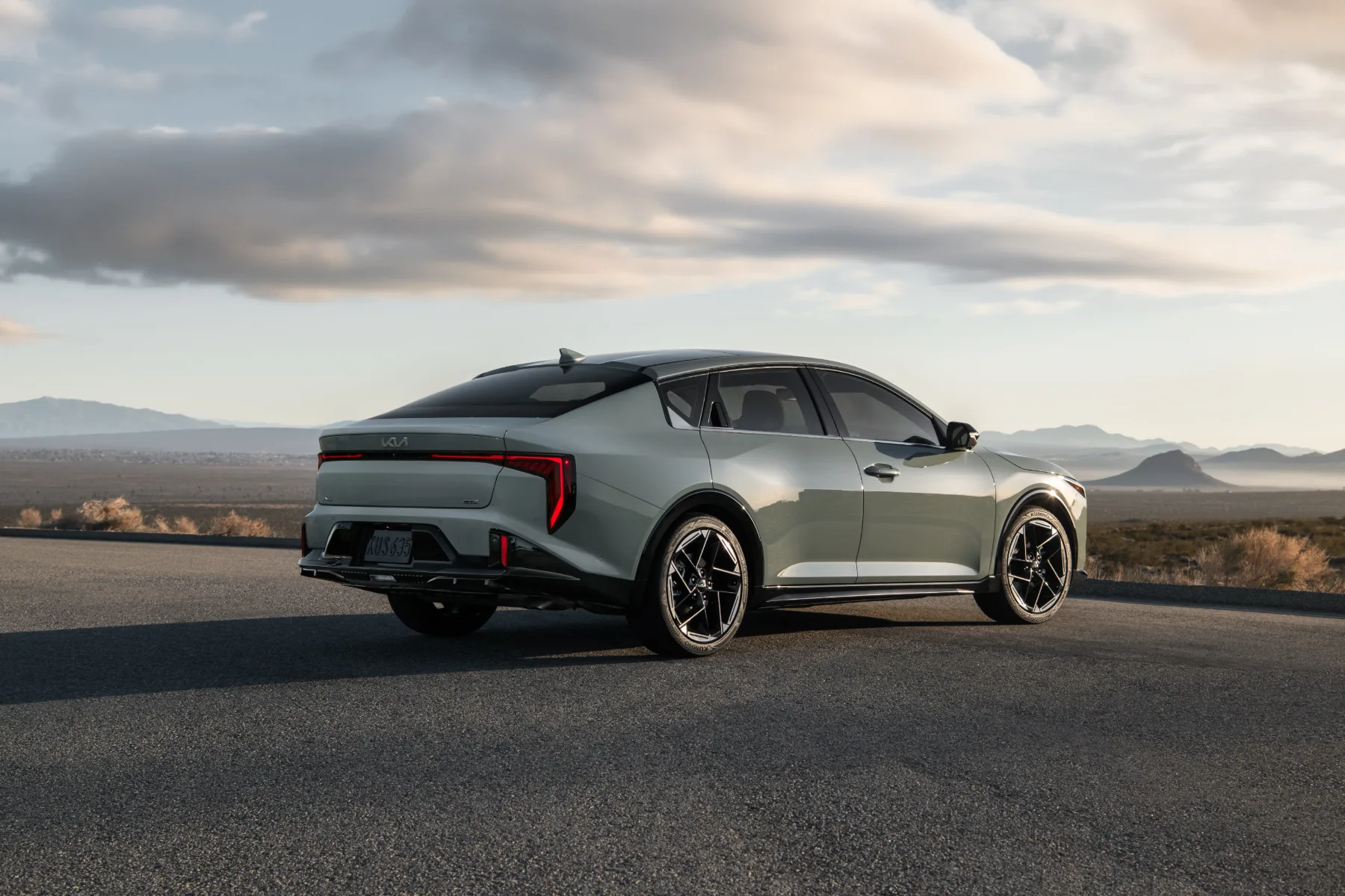Kia K4 2025: prihodnost kompaktnih športnih limuzin je tukaj