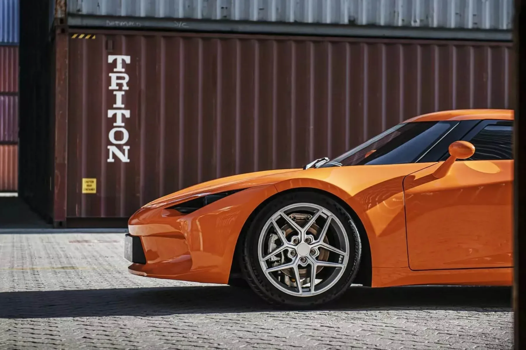 Kitajski električni adrenalin: JMEV01 je 41-tisoč evrov vreden “baby Roadster”, ki križa Teslo z Lancio