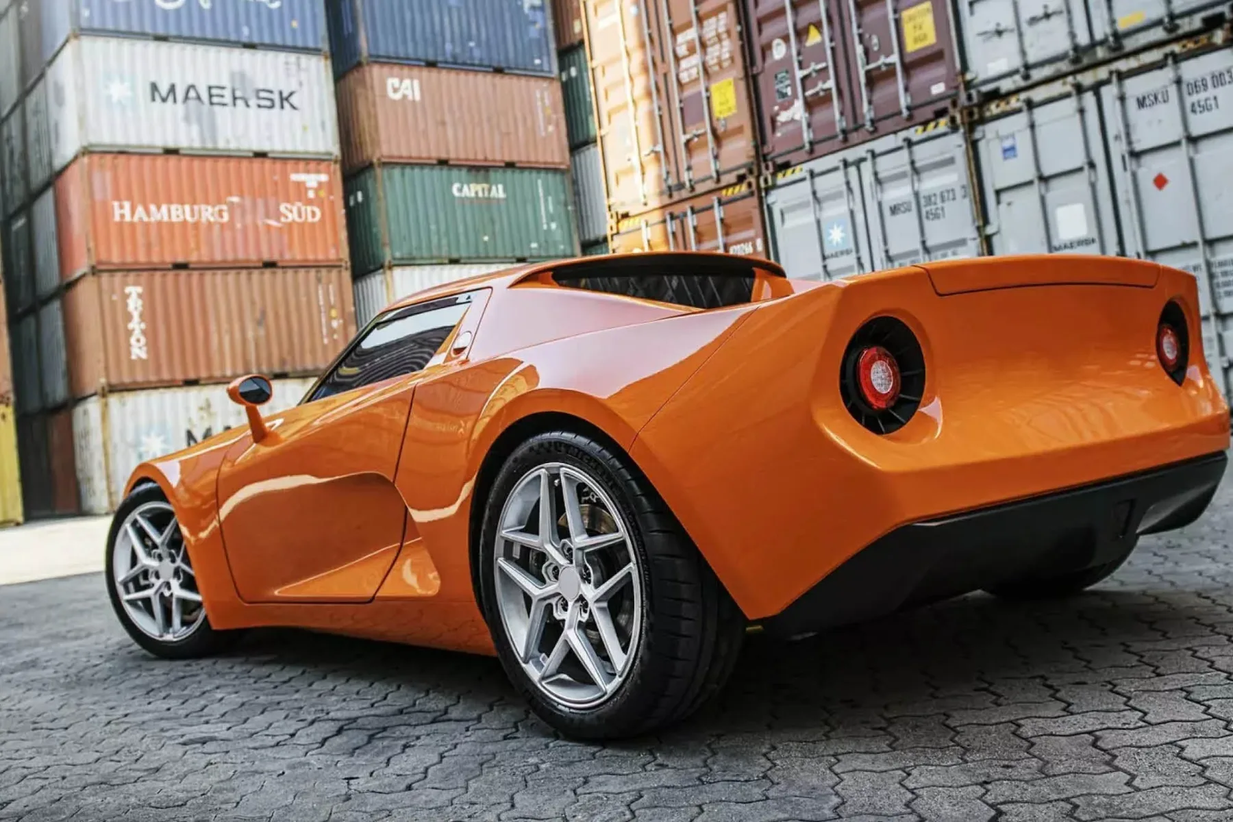 Kitajski električni adrenalin: JMEV01 je 41-tisoč evrov vreden “baby Roadster”, ki križa Teslo z Lancio