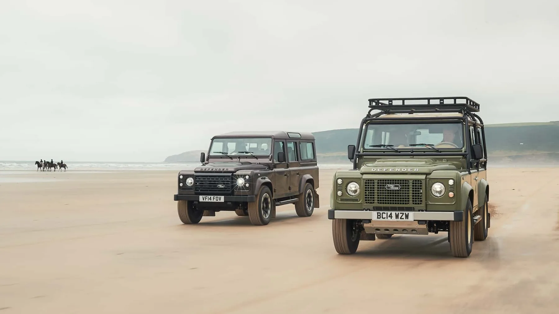 Klasični Land Rover Defender se vrača z V8 motorjem in prestižno obnovo