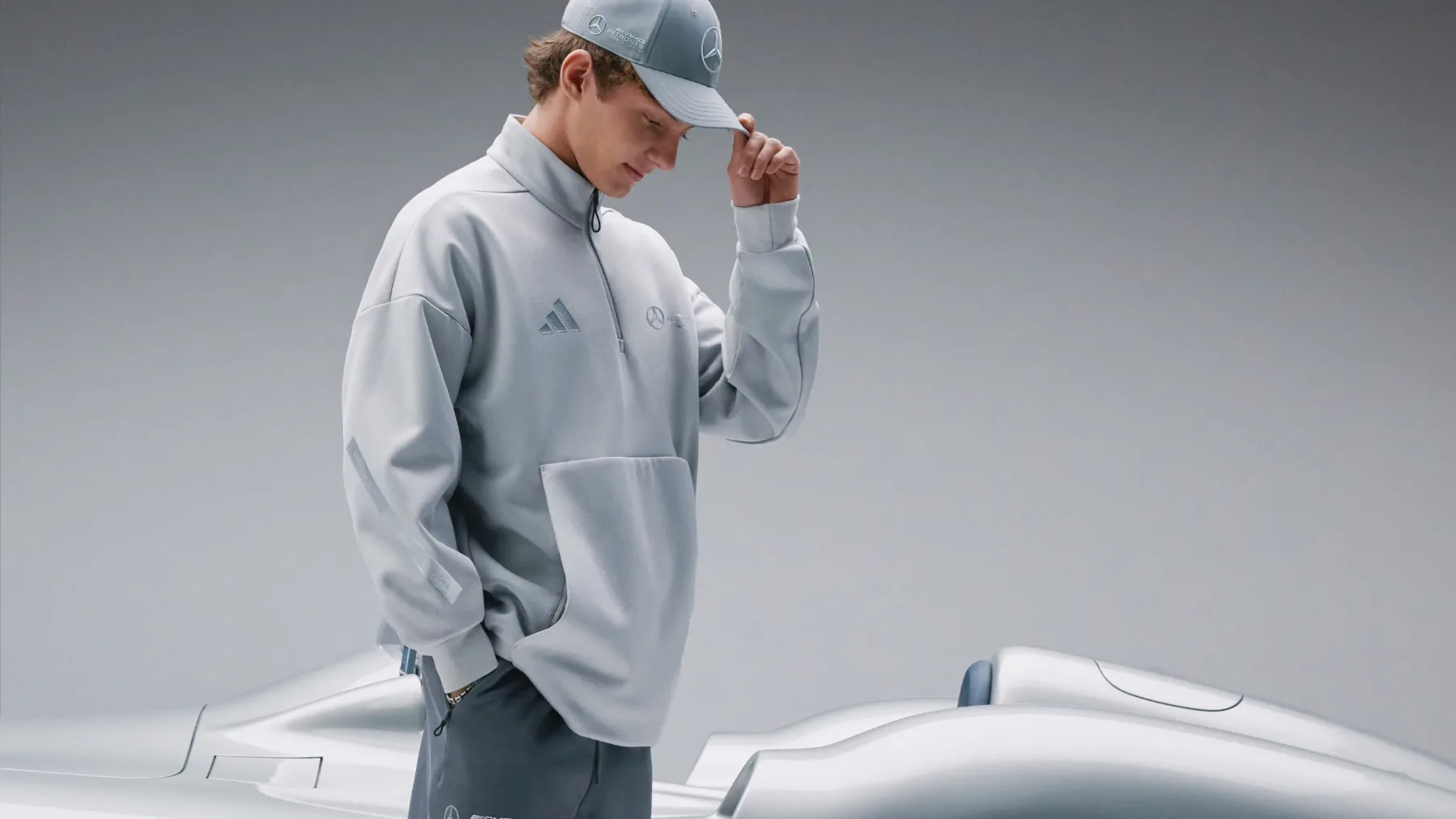 Ko Formula 1 sreča ulično modo: adidas in Mercedes-AMG PETRONAS F1 obujata legendarno kolekcijo Silver Arrows