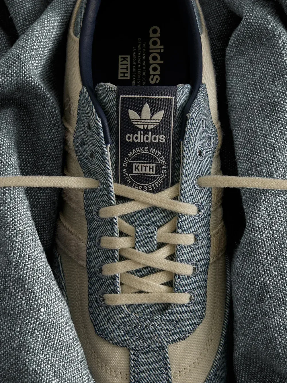 Ko se kultne superge odenejo v džins: Predstavljamo Kith x adidas Originals Samba "Denim"