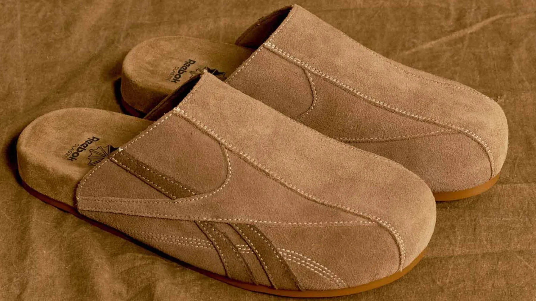 Ko se rekreacija sreča z lenarjenjem: Reebok je ustvaril popolne natikače v odtenku taupe
