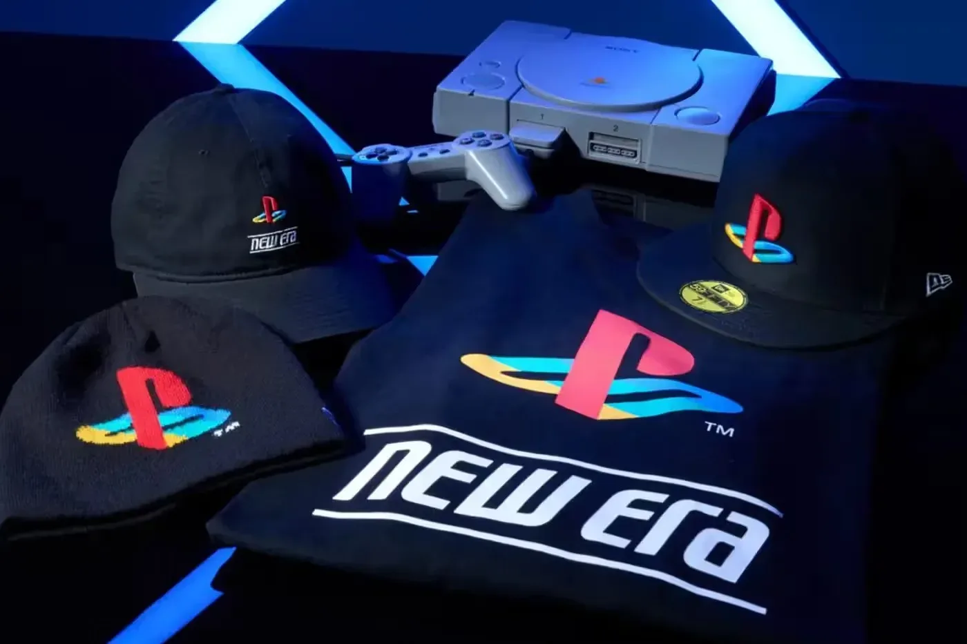 Ko se srečata legendi: New Era x PlayStation z novo modno kolekcijo za “level up” vaše garderobe