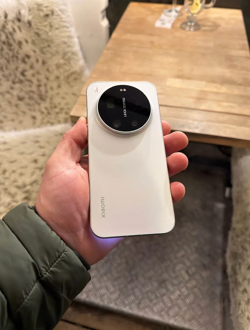 Ko ugasnejo žičnice, se prava zgodba šele začne: Testirali smo Xiaomi 17 Ultra v nočni Kranjski Gori