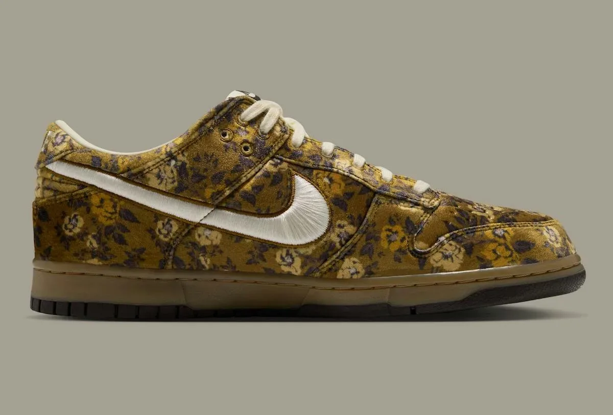 Nike Dunk Low v žametu in brokatnem cvetju: Ulična klasika z aristokratskim pridihom