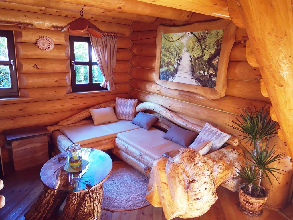 Koča na vasi: luksuzna počitniška hiška z jacuzzijem pod zvezdami
