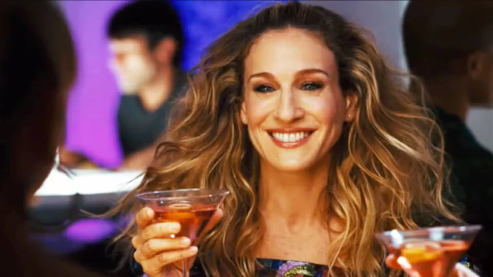 Koktajl Cosmopolitan se vrača na sceno: Poletna simfonija po navdihu Carrie Bradshaw